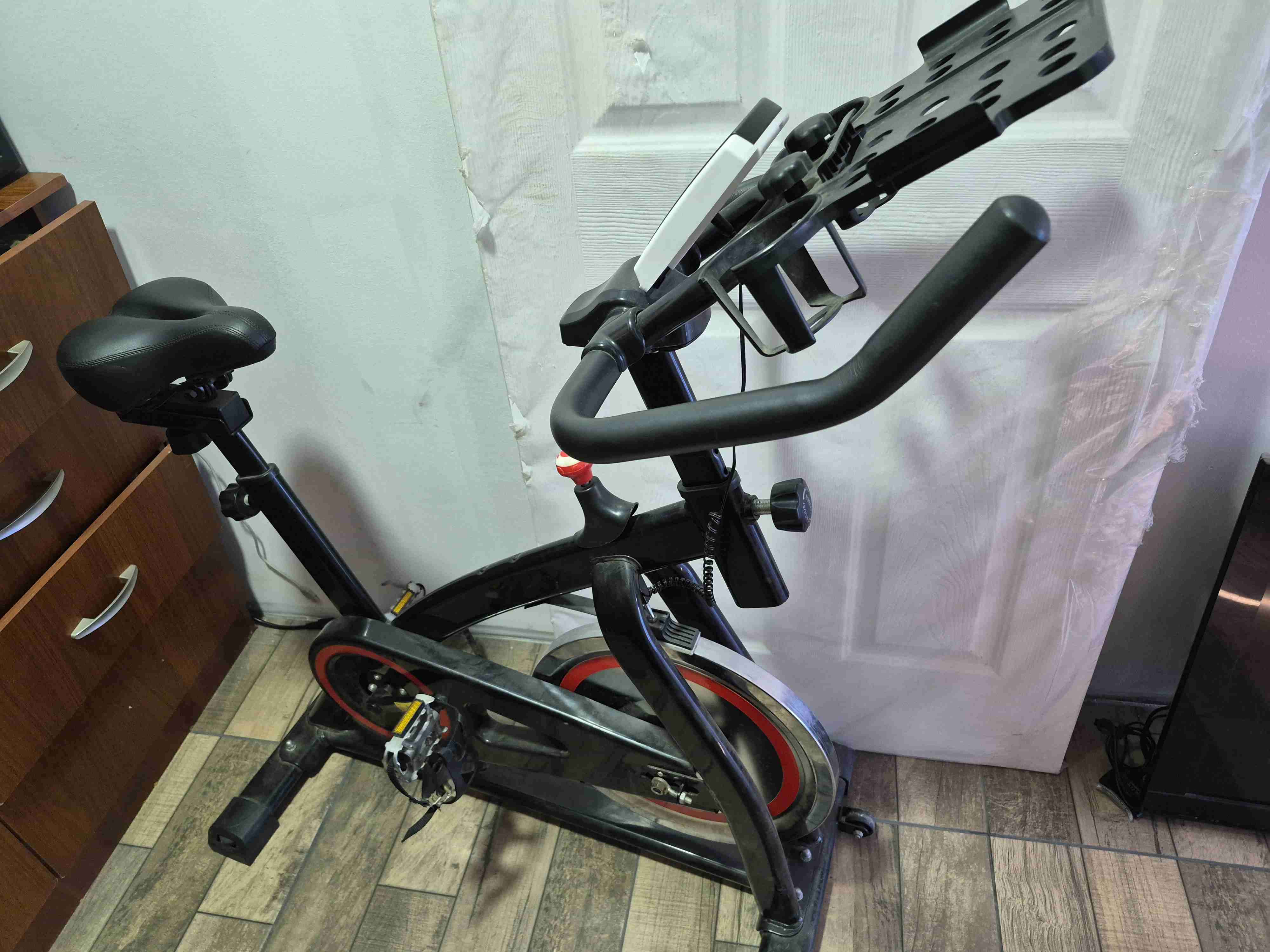 Bicicleta estática negra - miniatura 2