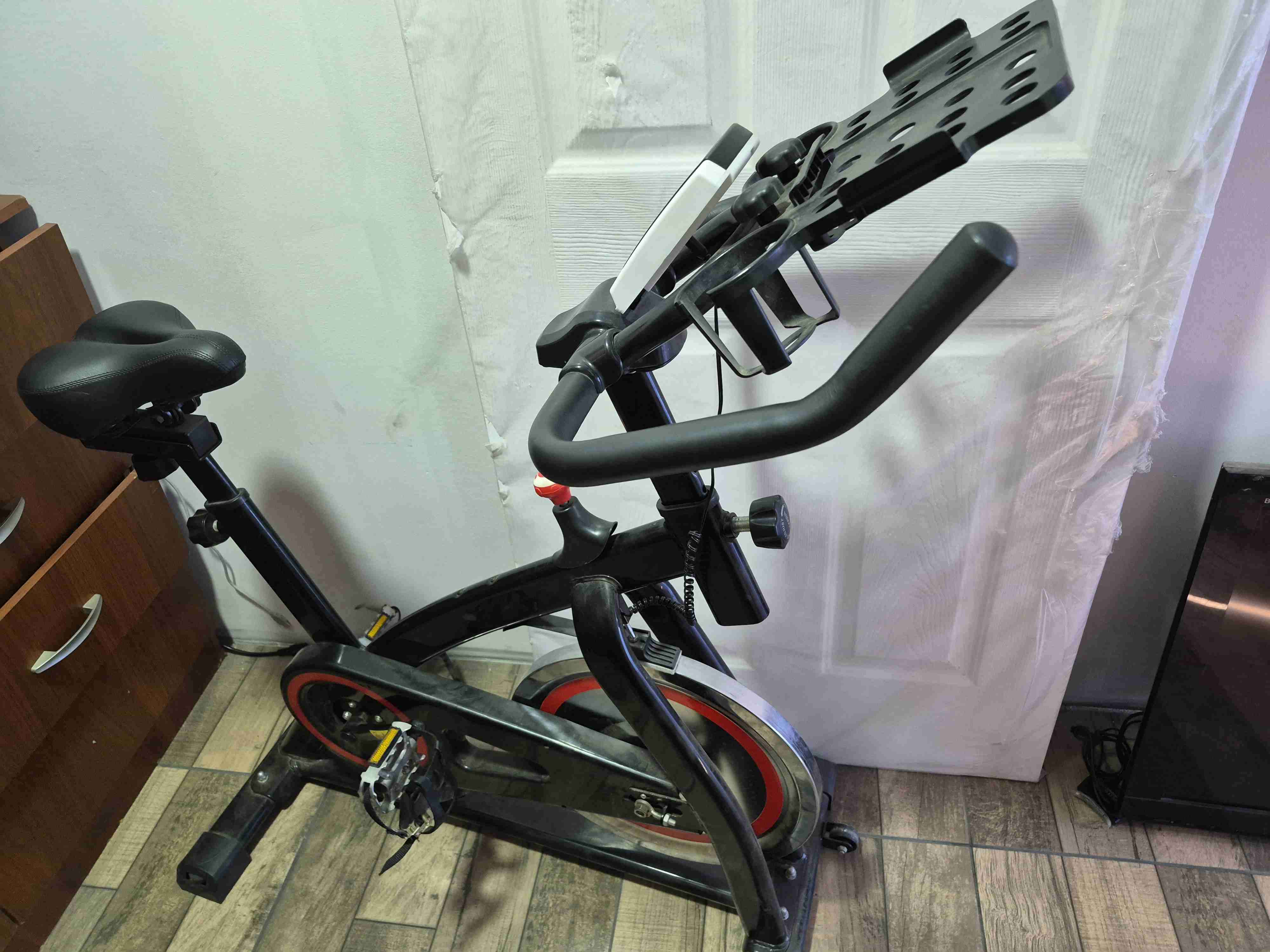 Bicicleta estática negra - miniatura 3