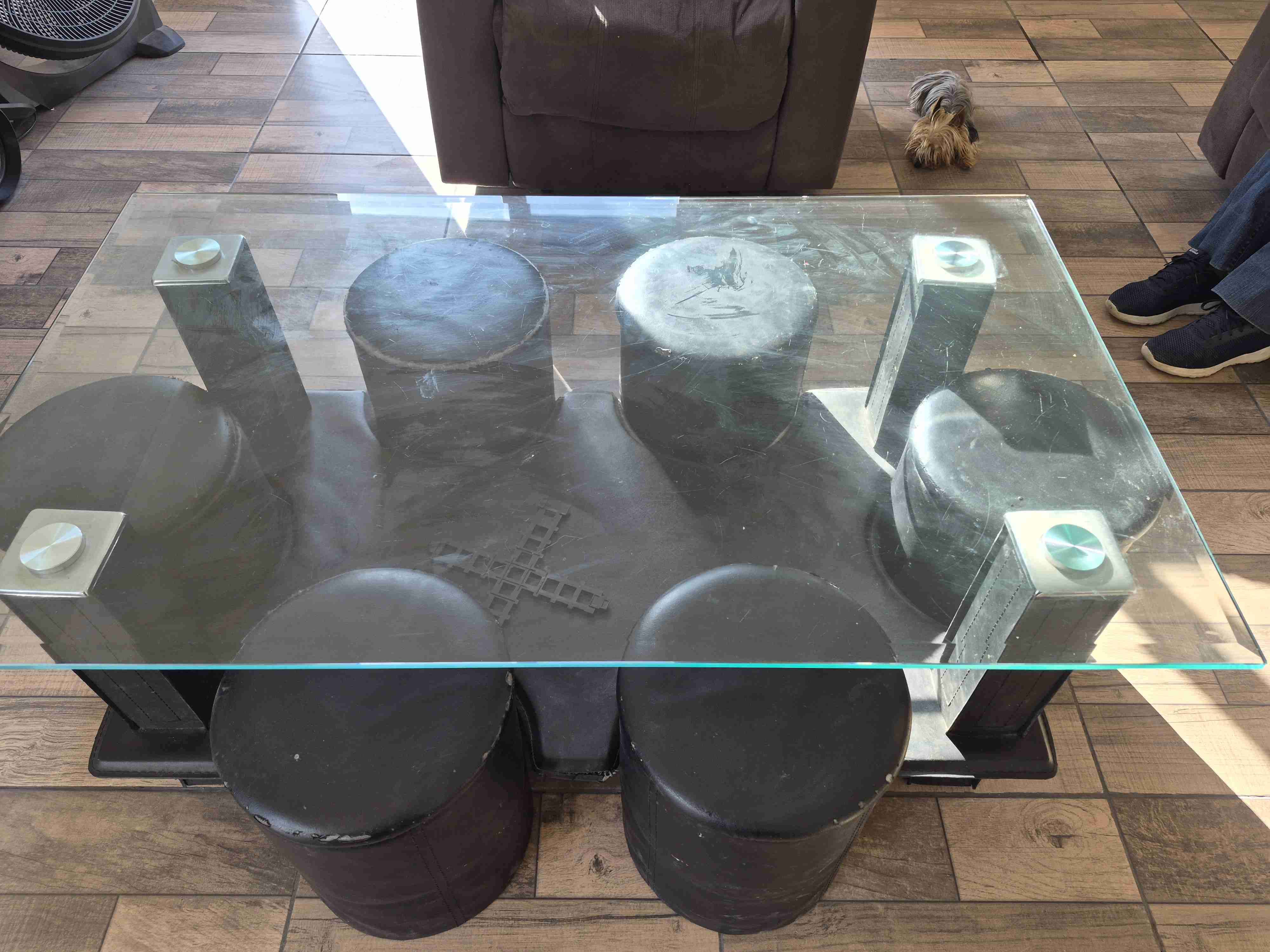 Mesa de vidrio con pufs - miniatura 1