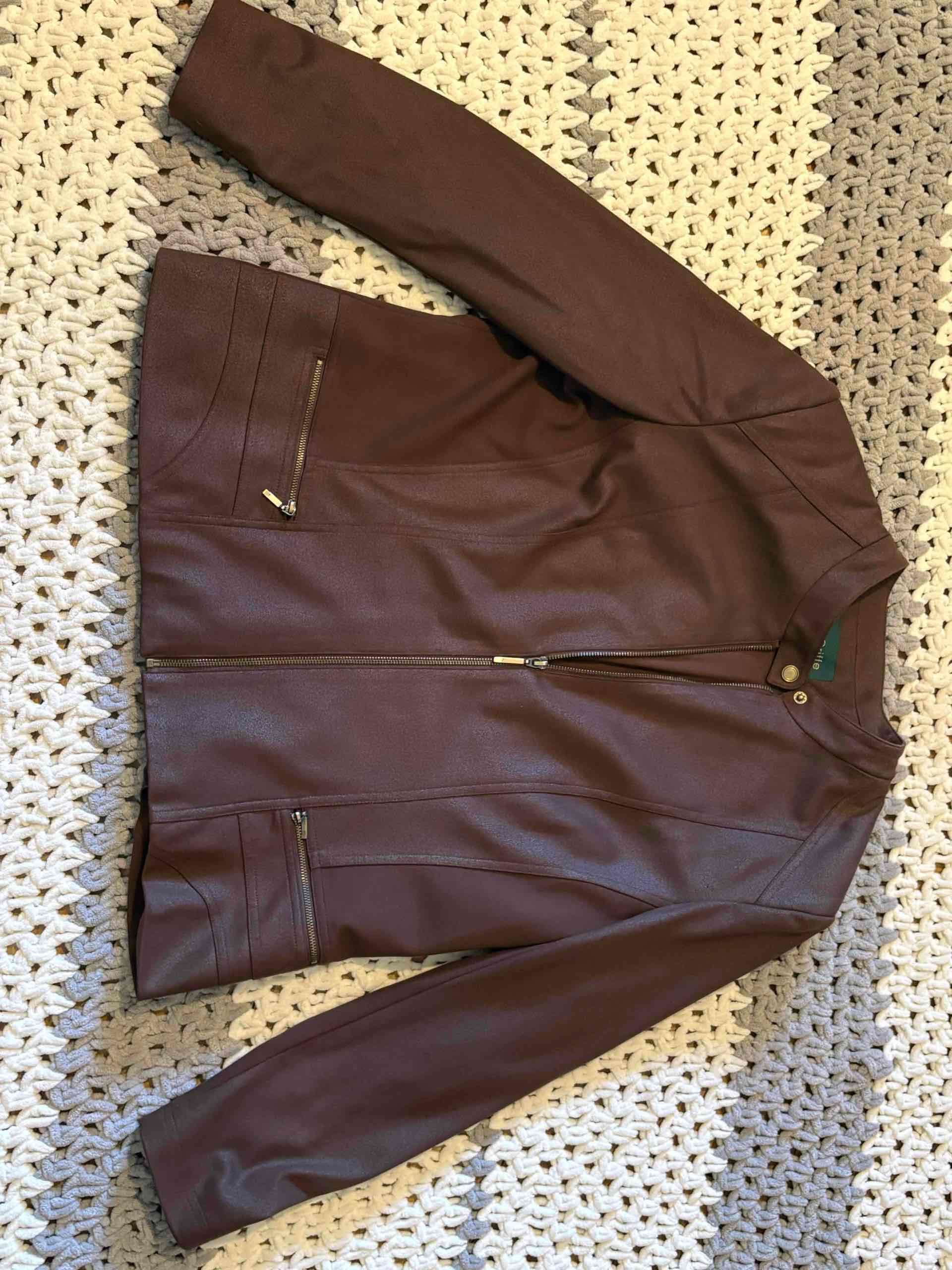 Chaqueta café de cuero sintético - miniatura 2