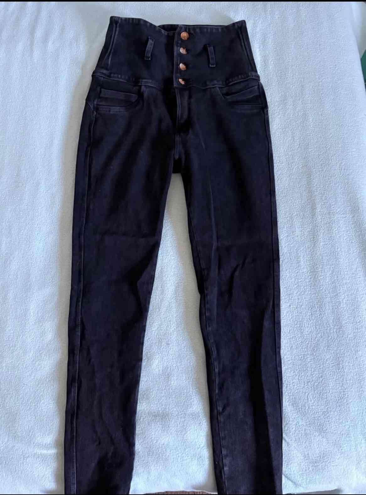 Jeans negros de talle alto - miniatura 2