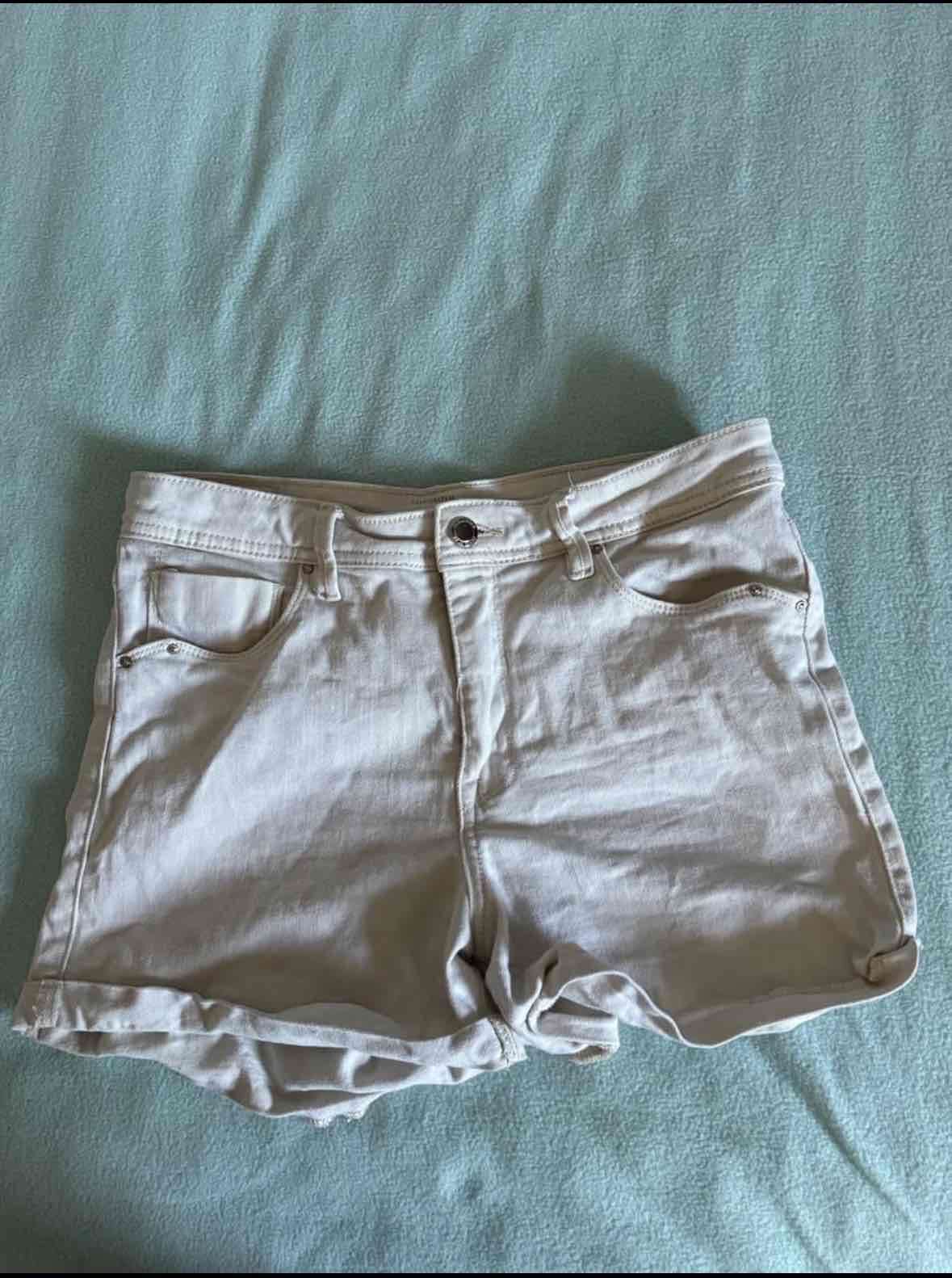 Shorts beige de mezclilla