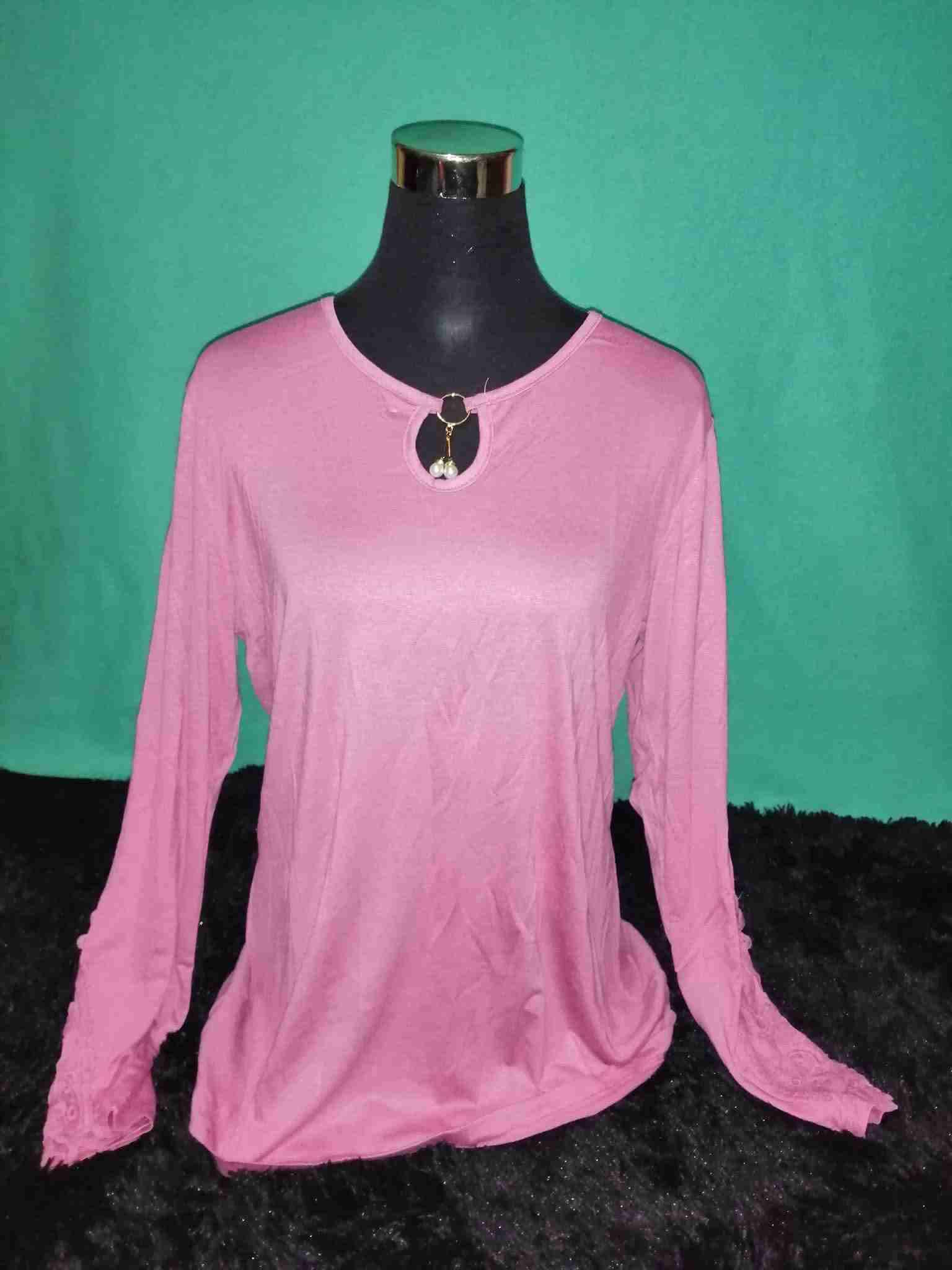 Polera negra con detalle de argolla - miniatura 4