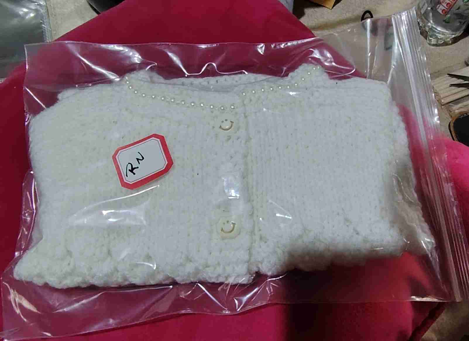 Chalequitos de bebe tejidos a 2 agujas - miniatura 4