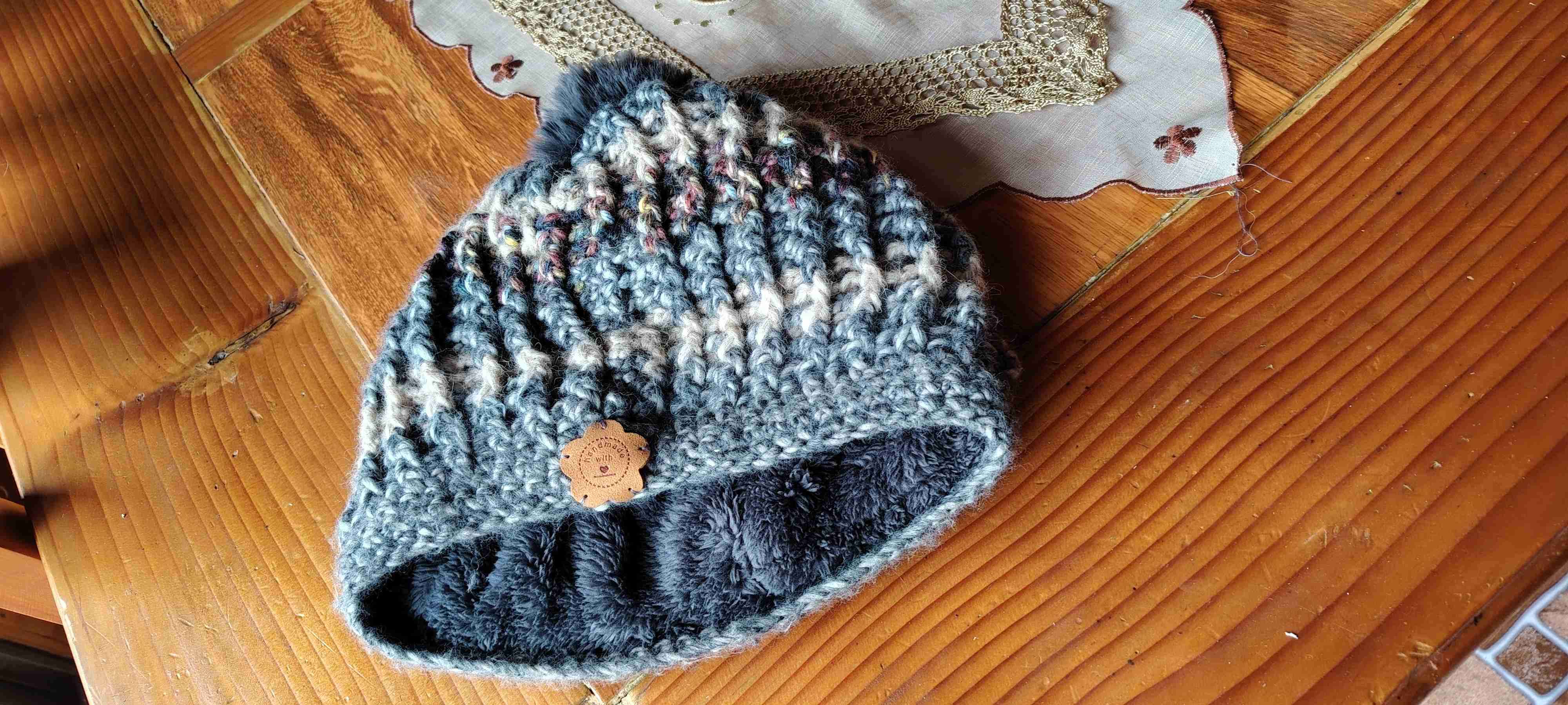 Gorro de lana tejido a crochet - miniatura 4