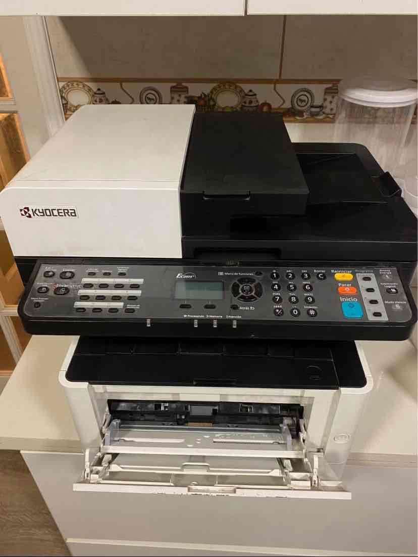 Impresora multifuncional Kyocera - miniatura 1