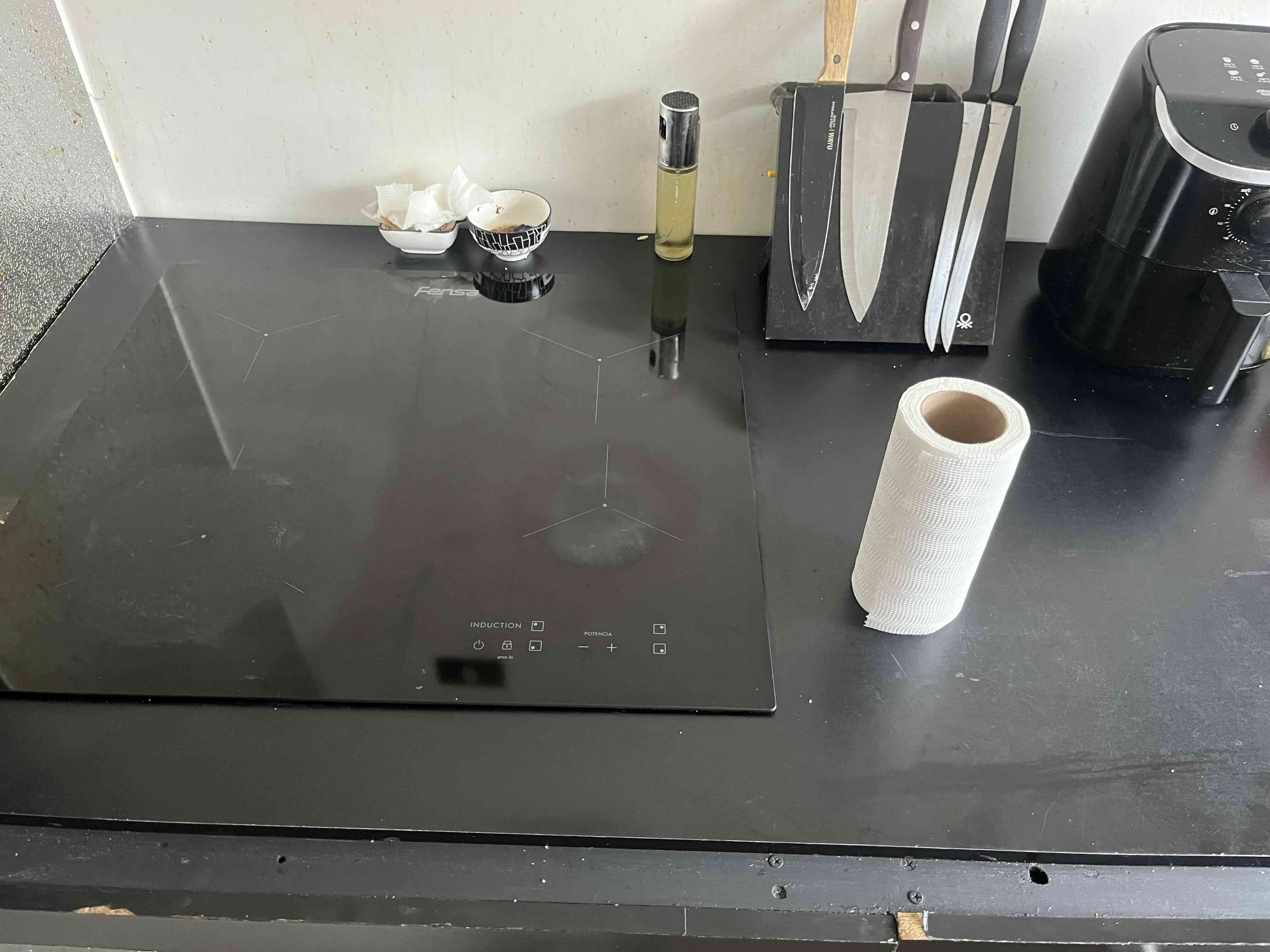 Cocina de induccion negra - miniatura 1