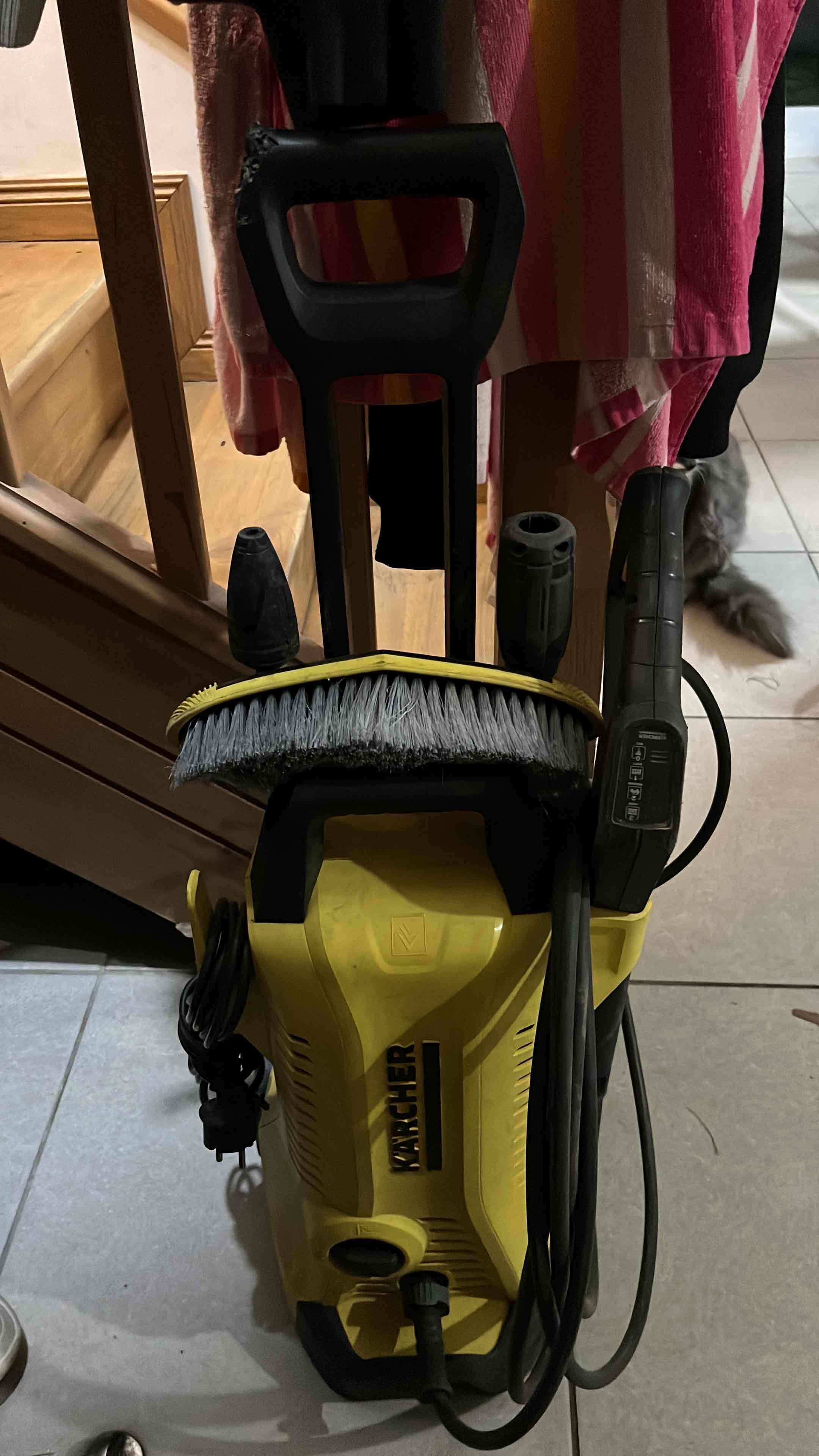 Hidrolavadora Karcher amarilla - miniatura 1