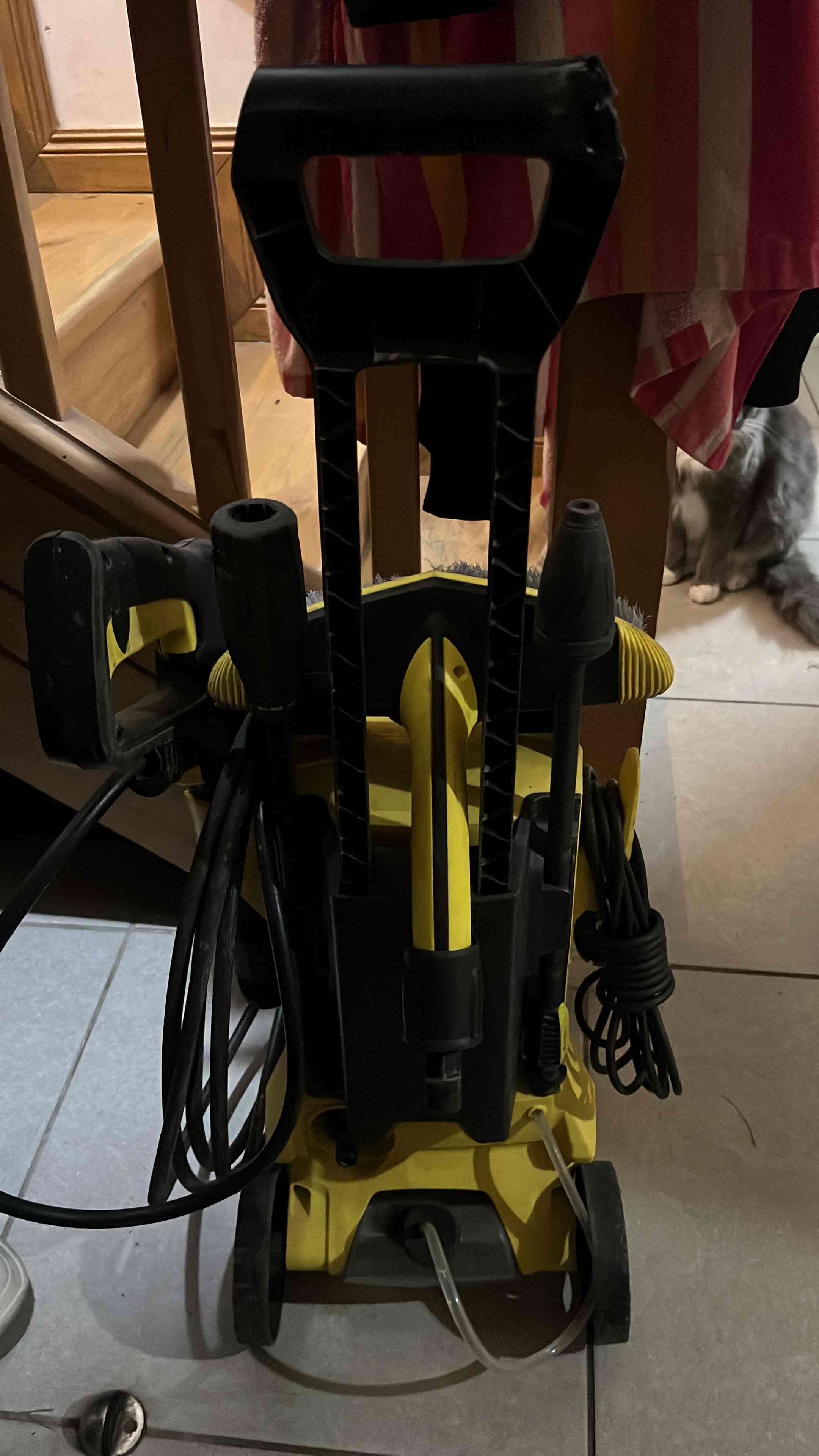 Hidrolavadora Karcher amarilla - miniatura 2