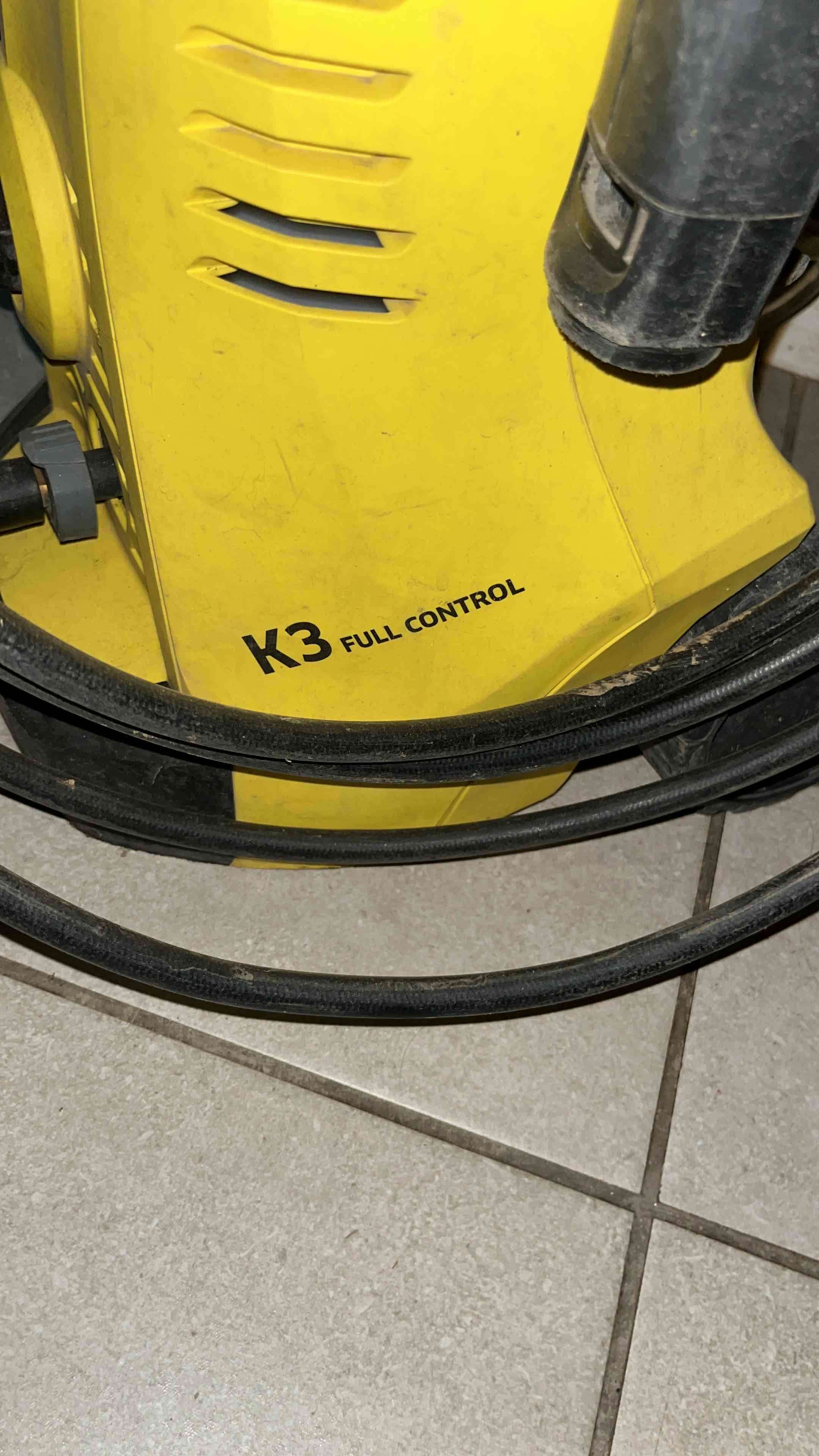 Hidrolavadora Karcher amarilla - miniatura 3