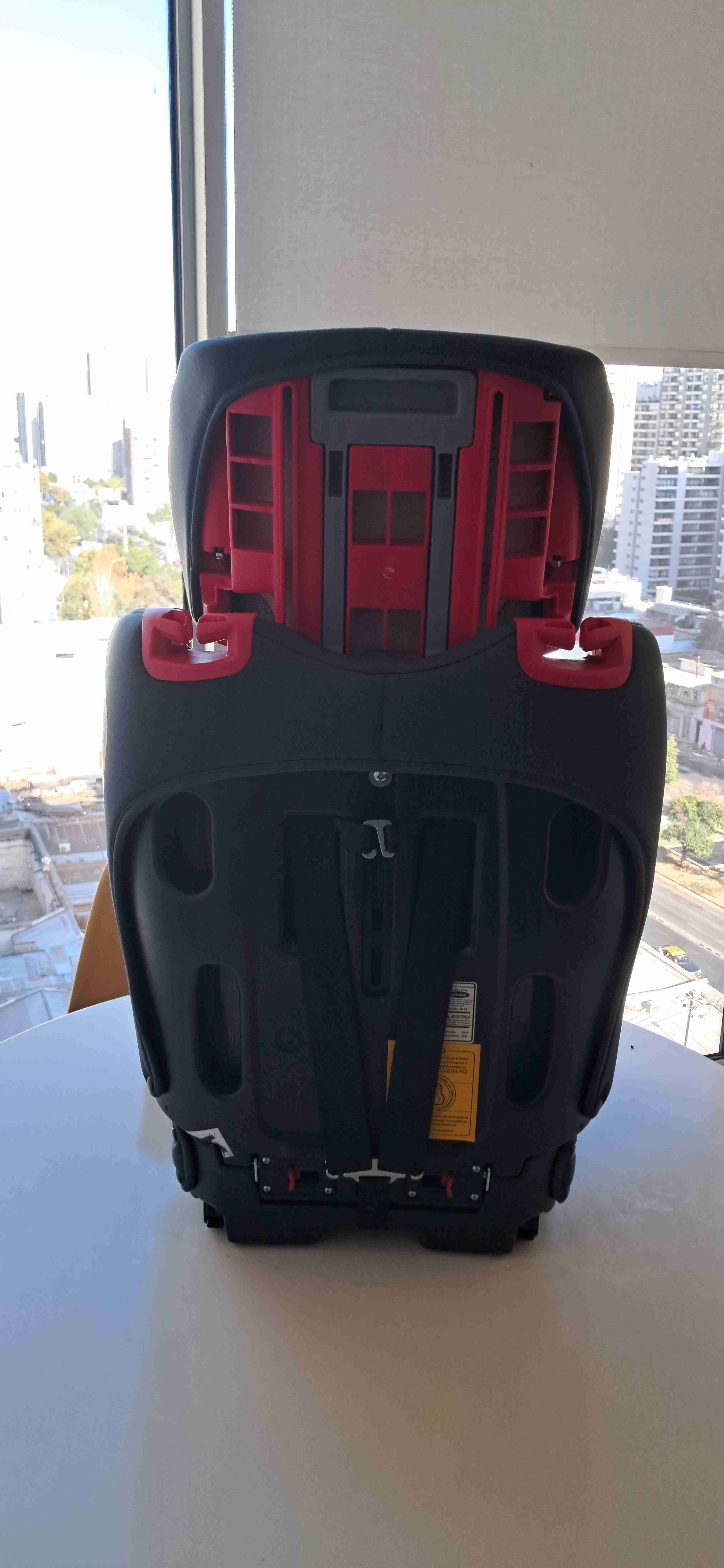 Silla de auto negra bebesit ajustable. - miniatura 2