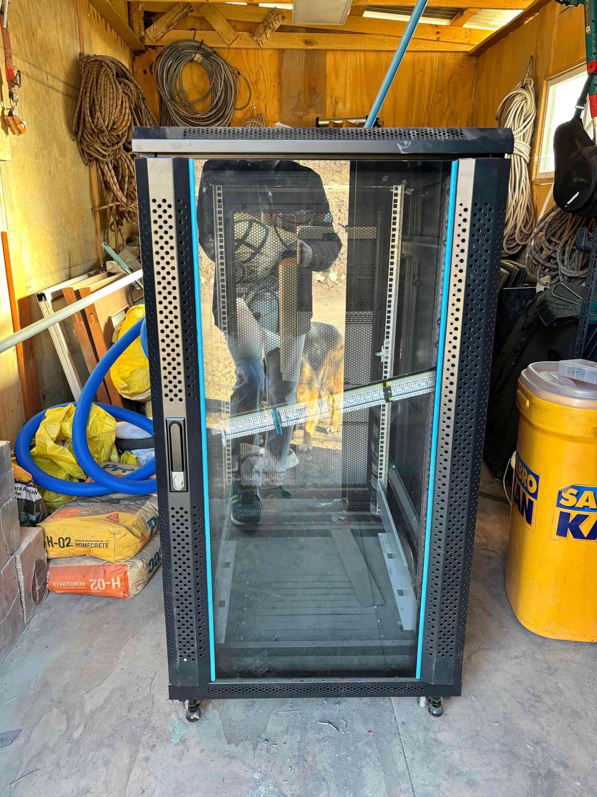 Gabinete de servidor de vidrio - miniatura 1