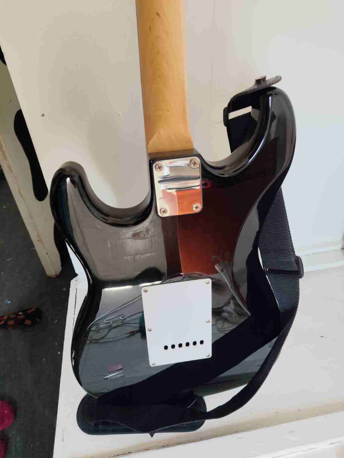 Guitarra eléctrica Stratocaster negra - miniatura 2