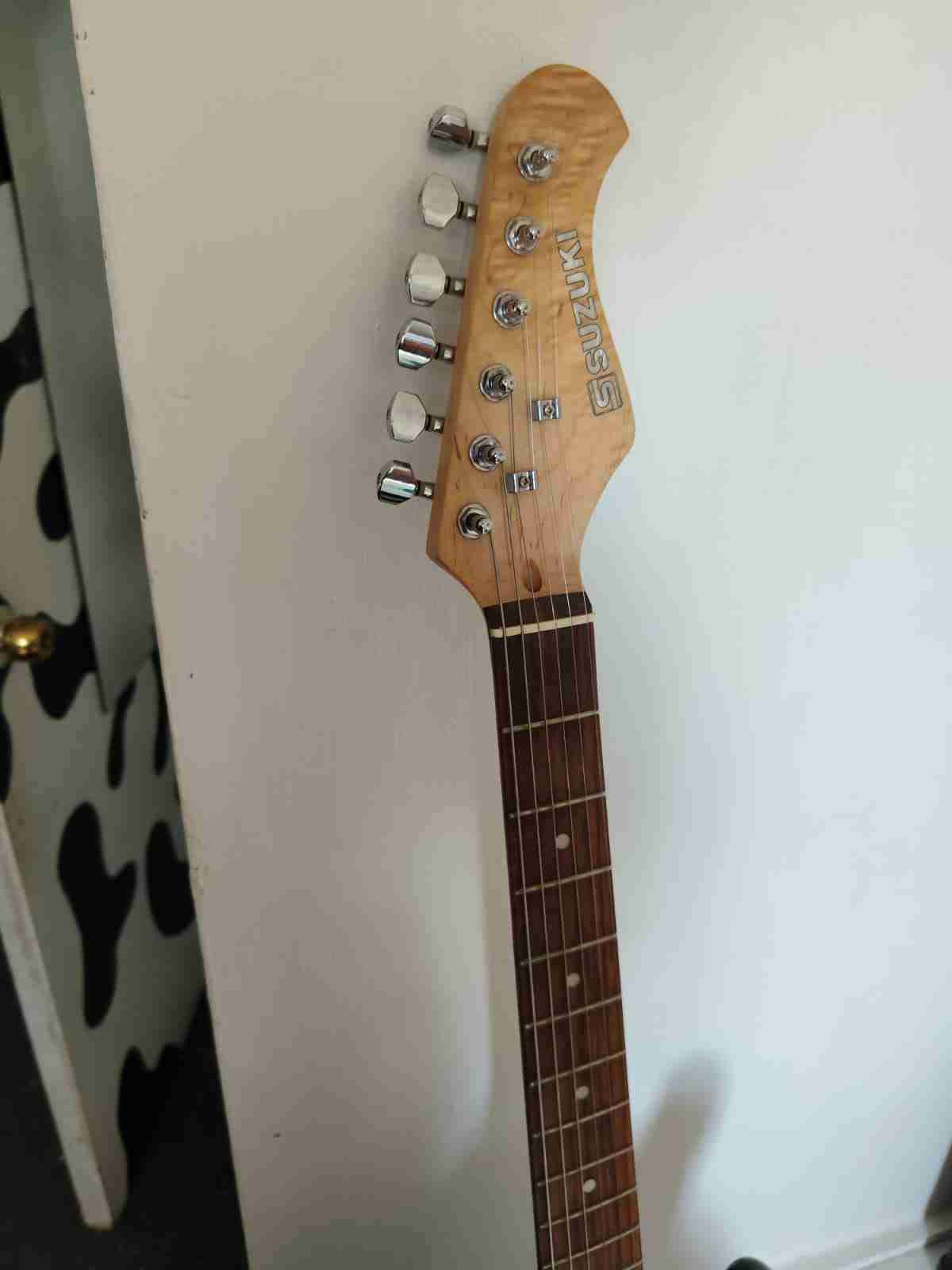 Guitarra eléctrica Stratocaster negra - miniatura 4