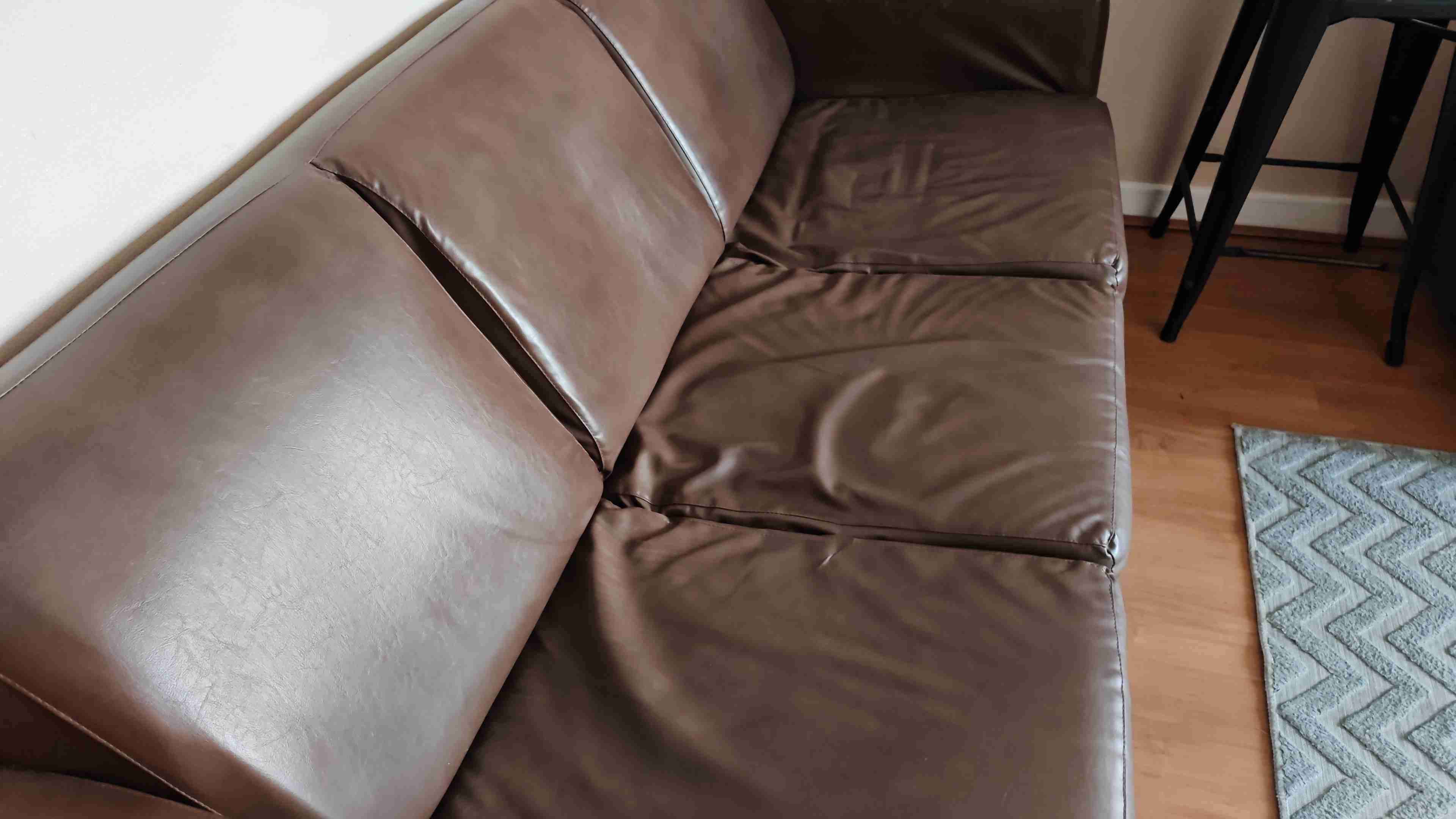 Sofa de cuerina marrón - miniatura 3