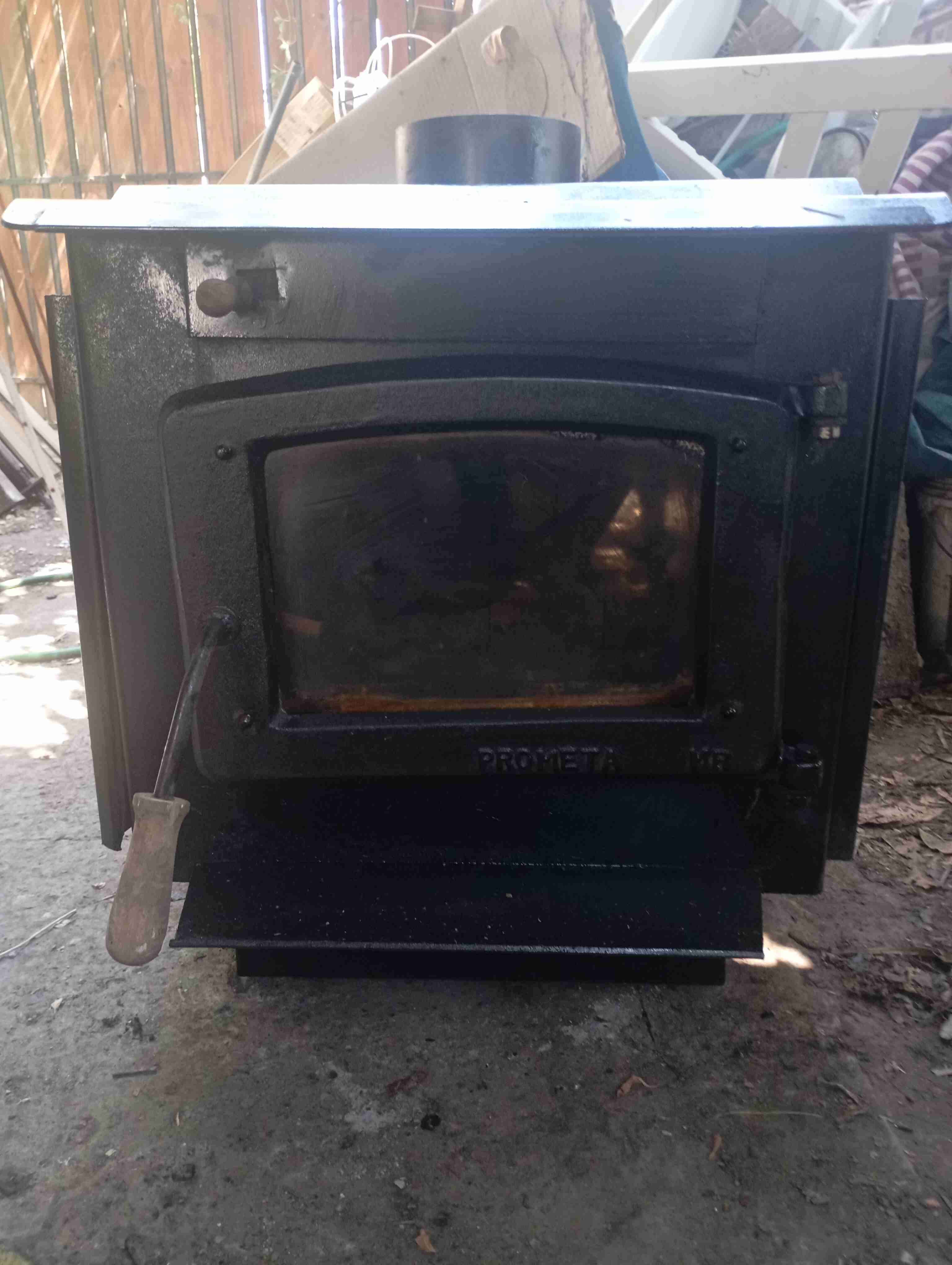 Estufa a leña con muy poco uso - miniatura 3