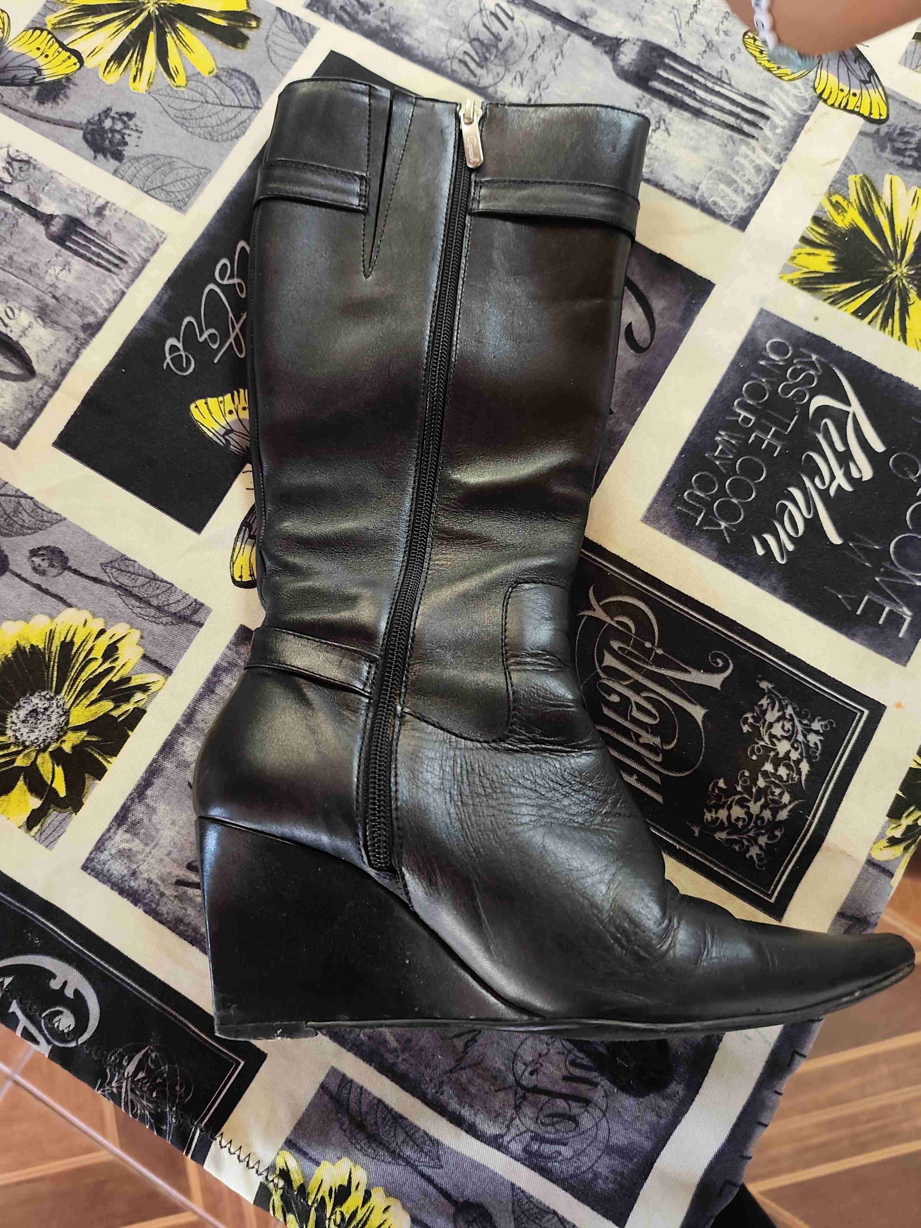 Botas negras con tacón - miniatura 3