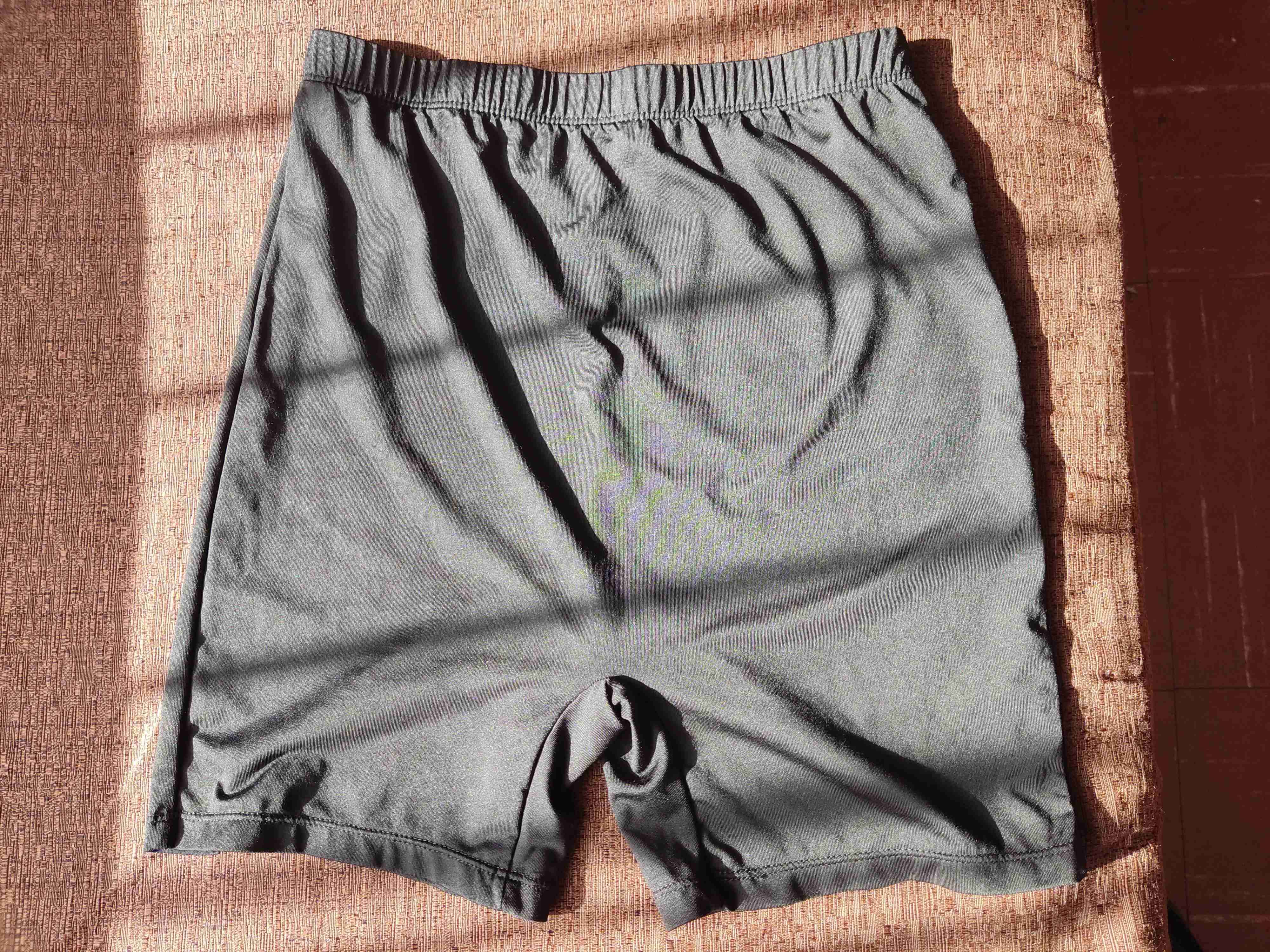 Shorts deportivos negros - miniatura 2