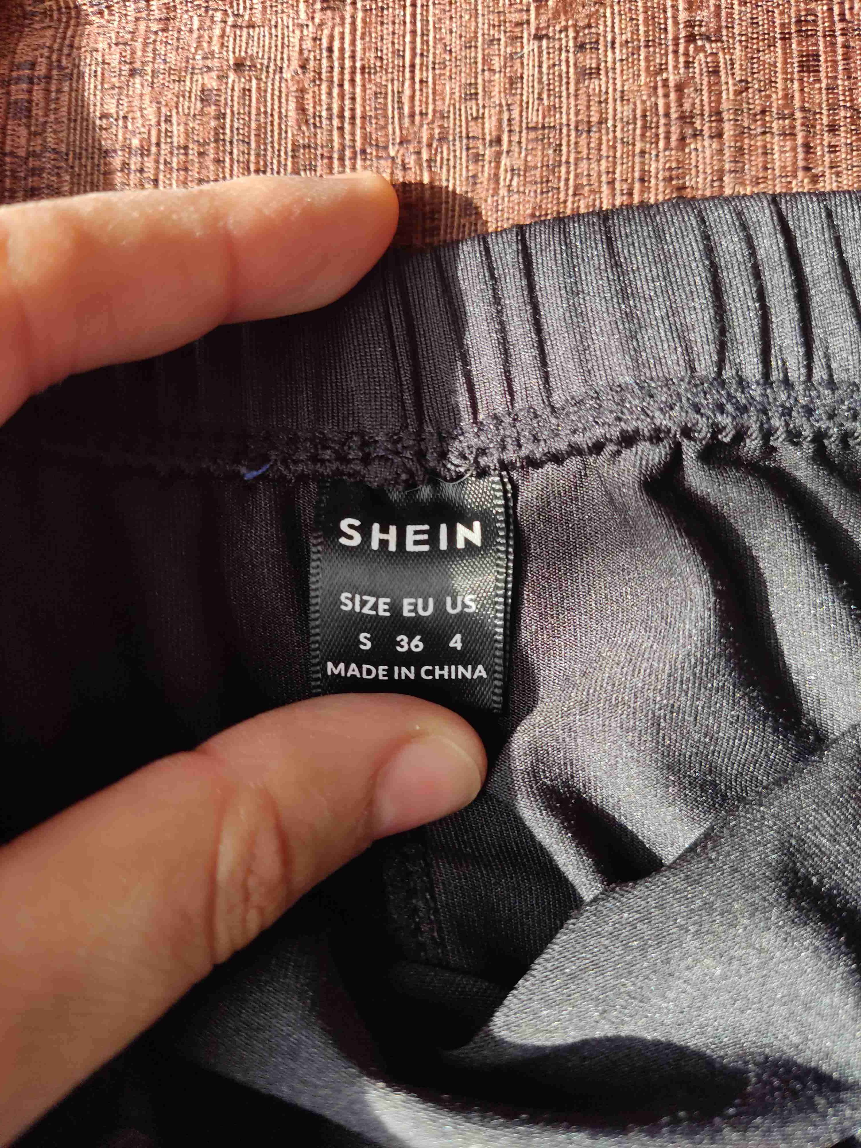 Shorts deportivos negros - miniatura 3