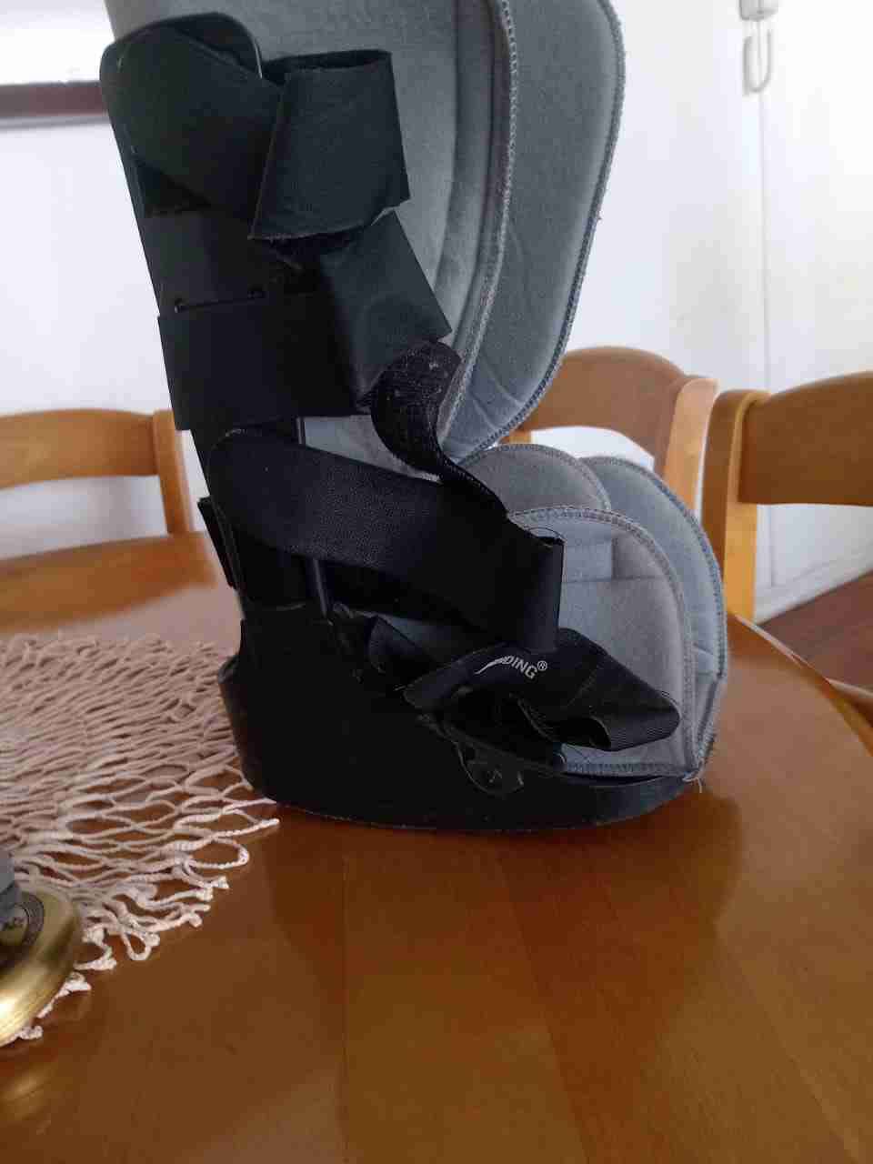 Silla de ruedas plegable negra - miniatura 4