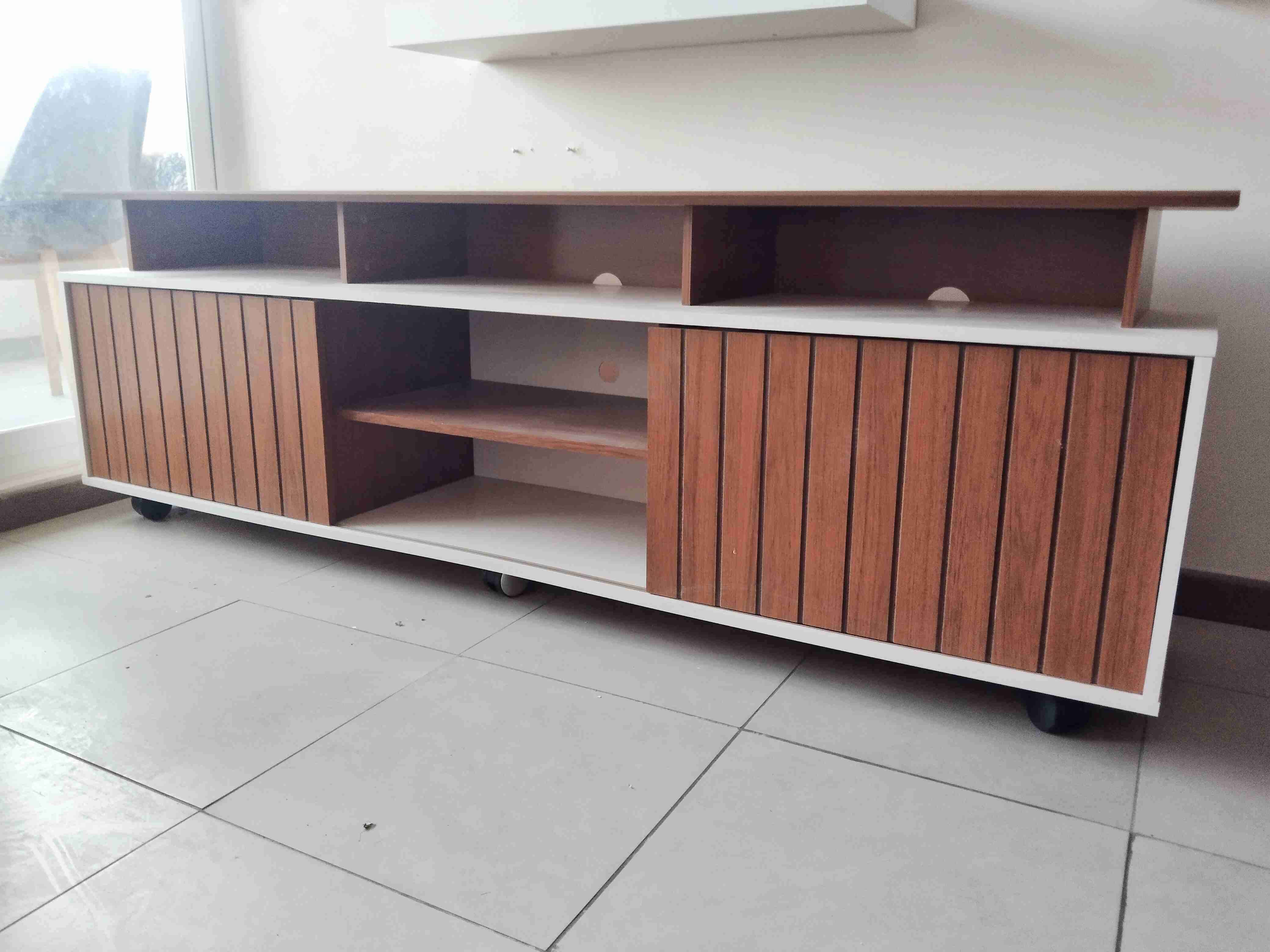 Rack de televisión moderno