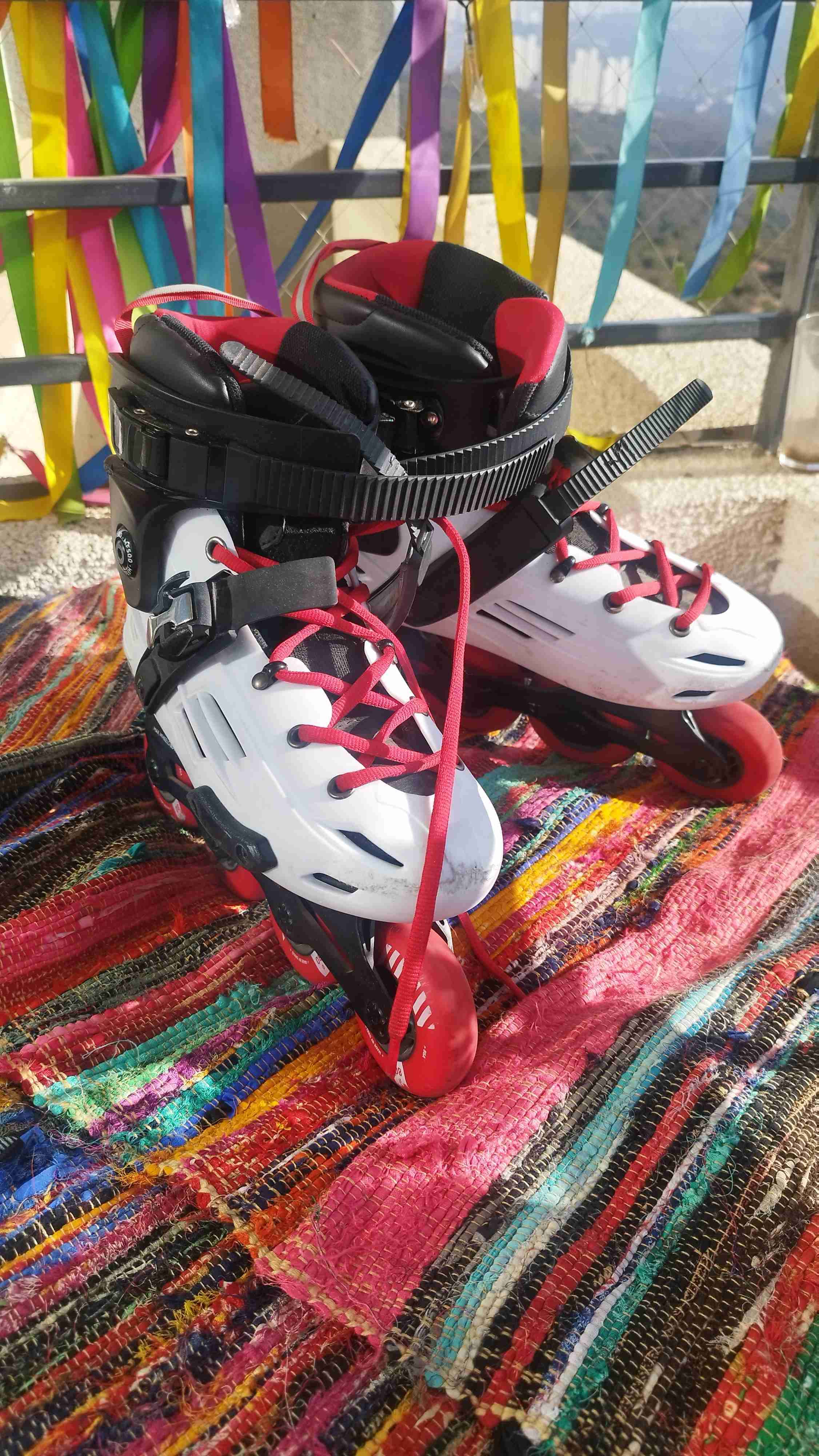 Patines en línea blanco y rojo - miniatura 2