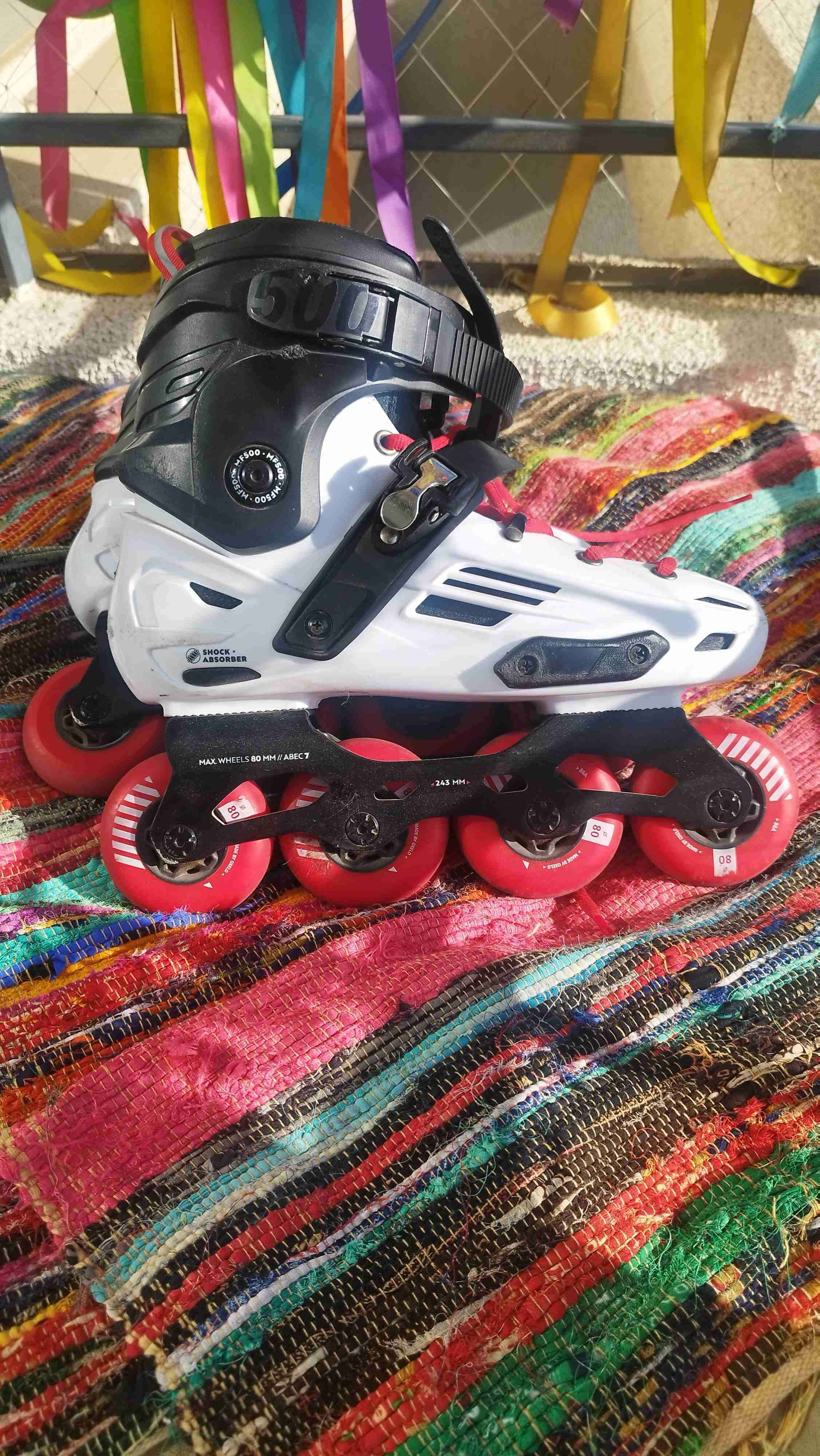 Patines en línea blanco y rojo - miniatura 3