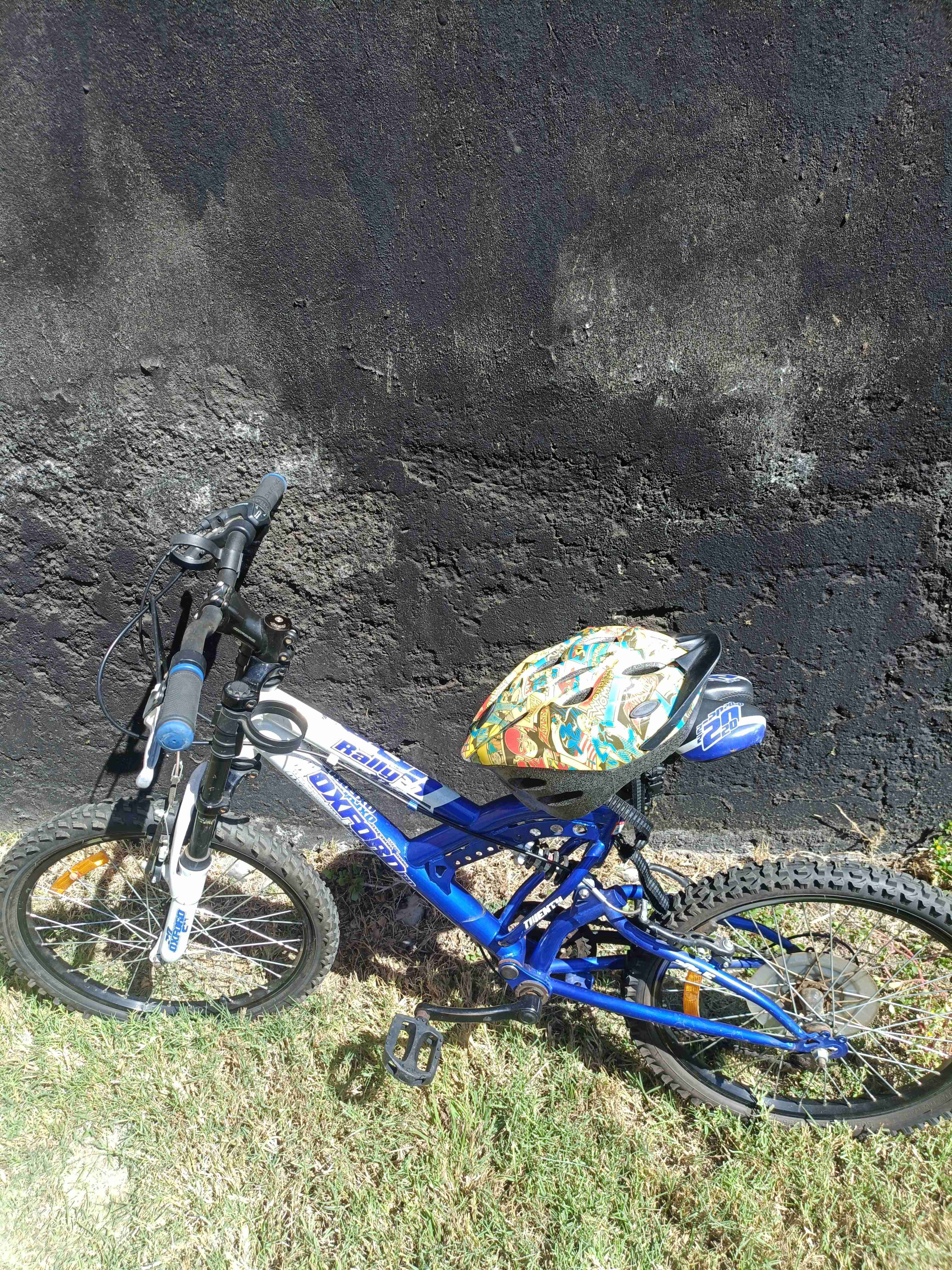 Bicicleta de montaña azul - miniatura 2