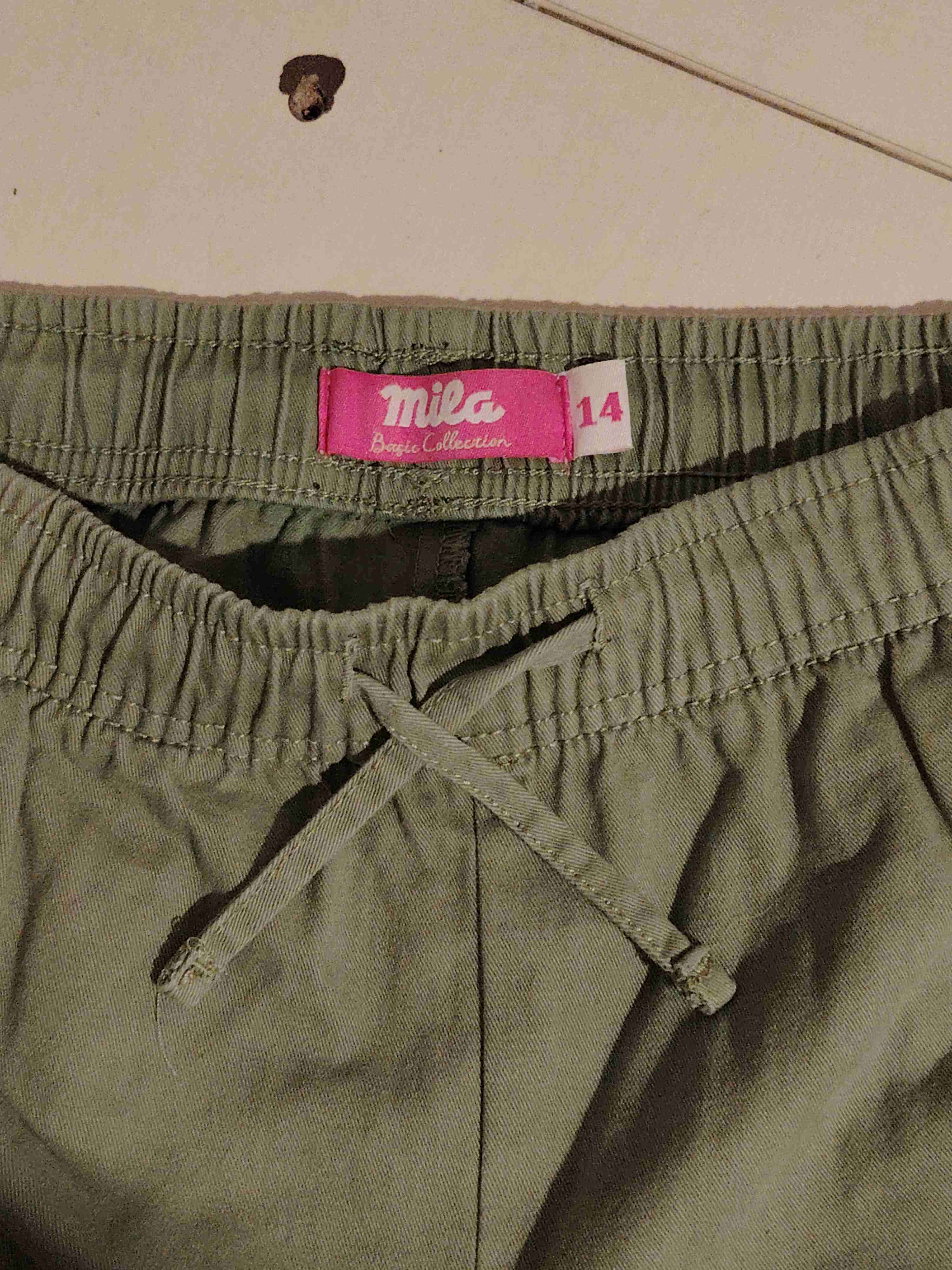 Shorts verde oliva para mujer - miniatura 2