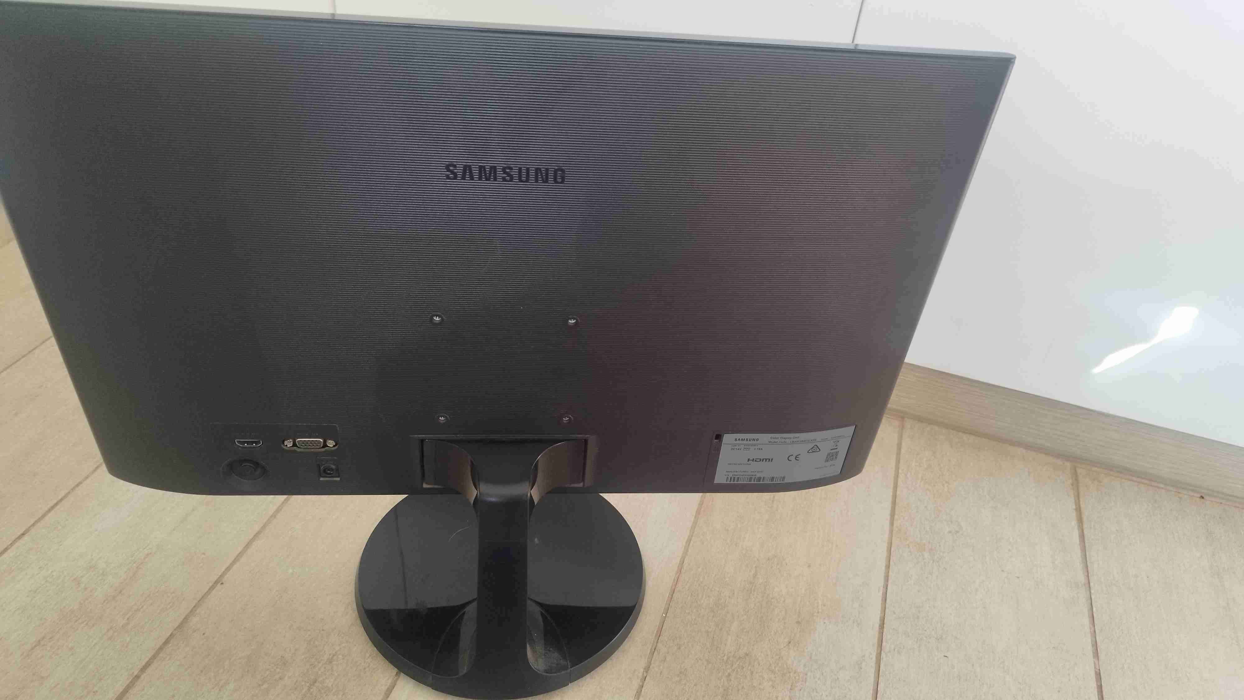 Monitor Samsung de 24 pulgadas - miniatura 1