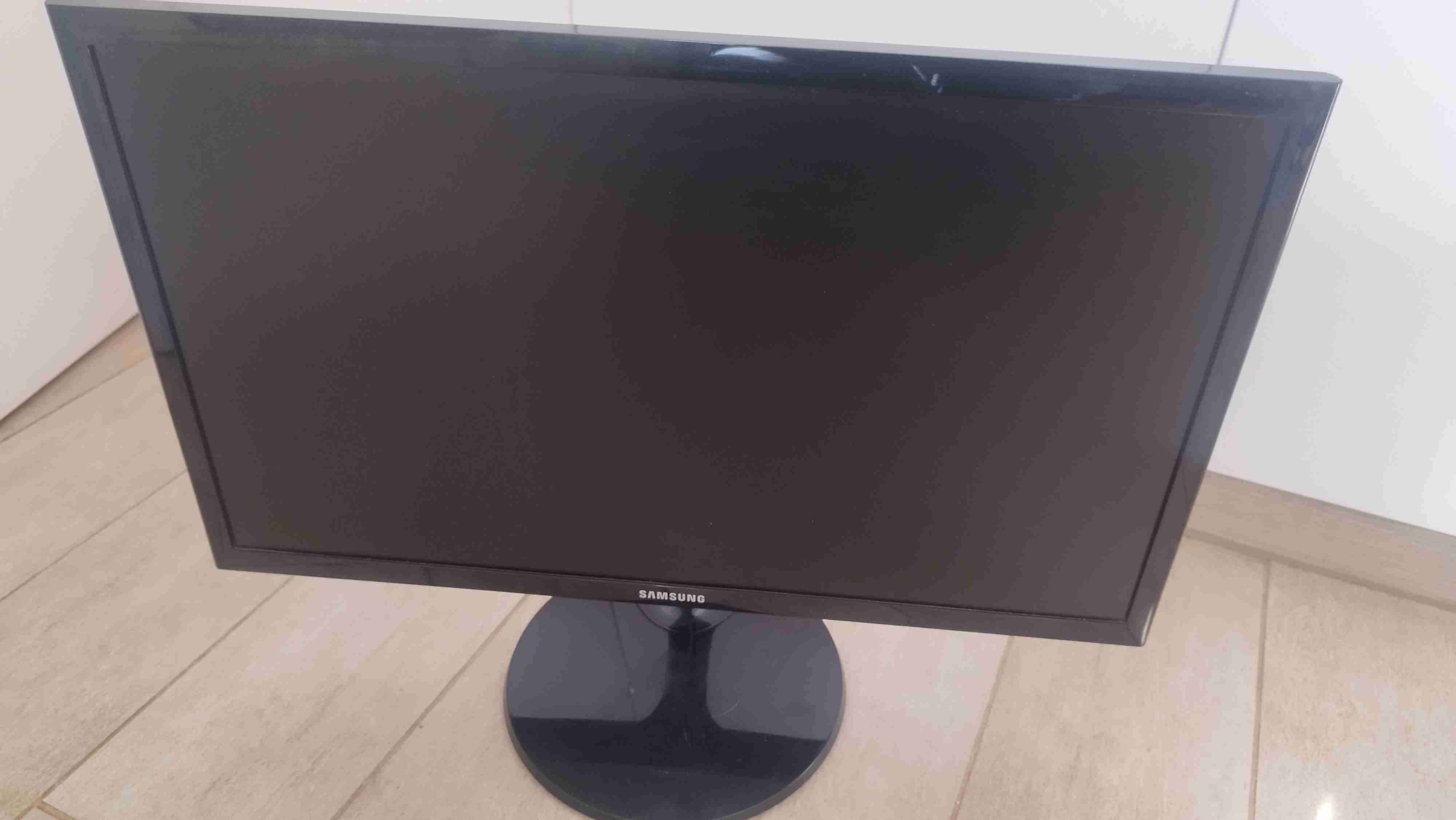 Monitor Samsung de 24 pulgadas - miniatura 2