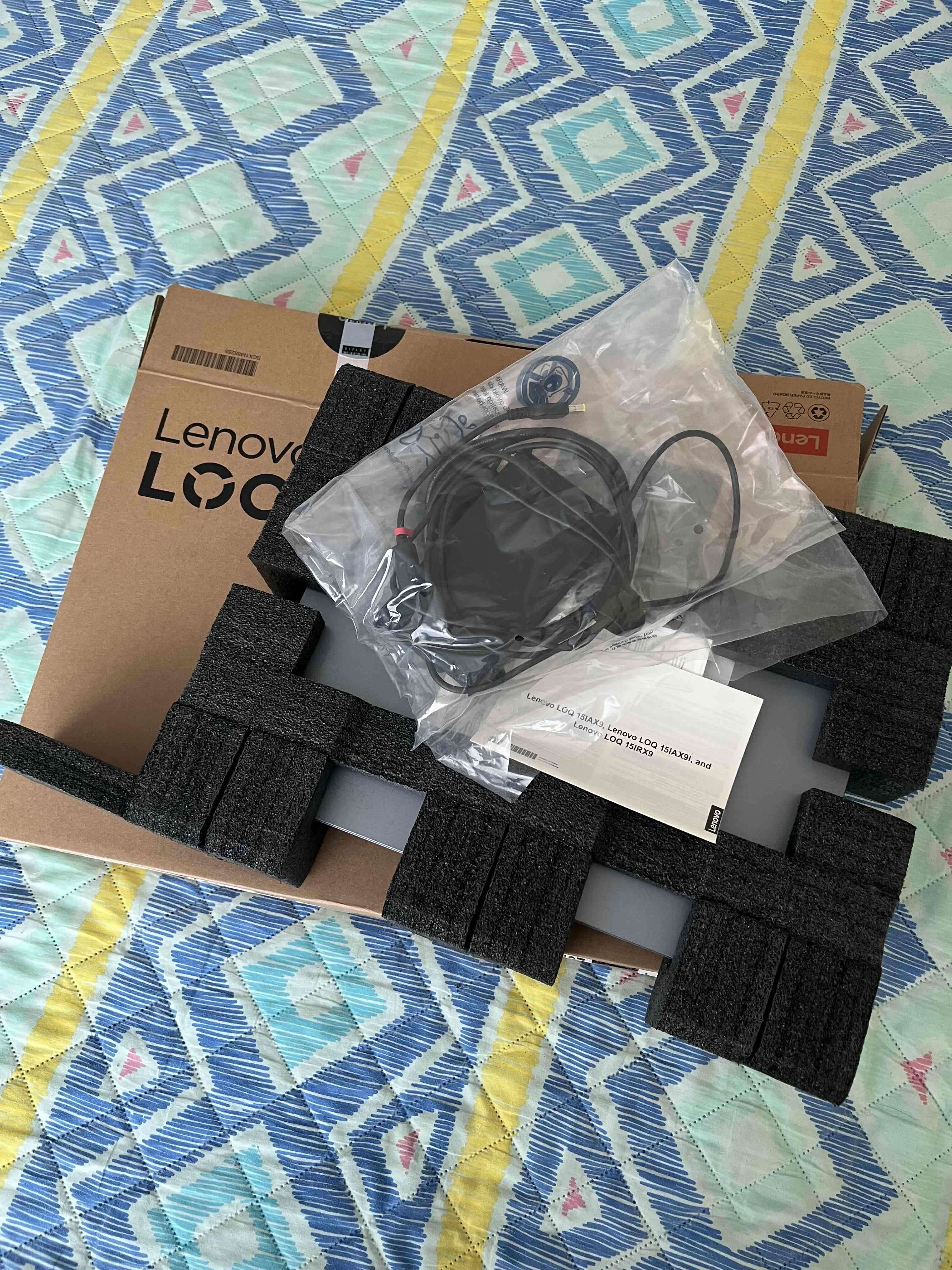 Monitor Lenovo LOQ - miniatura 1