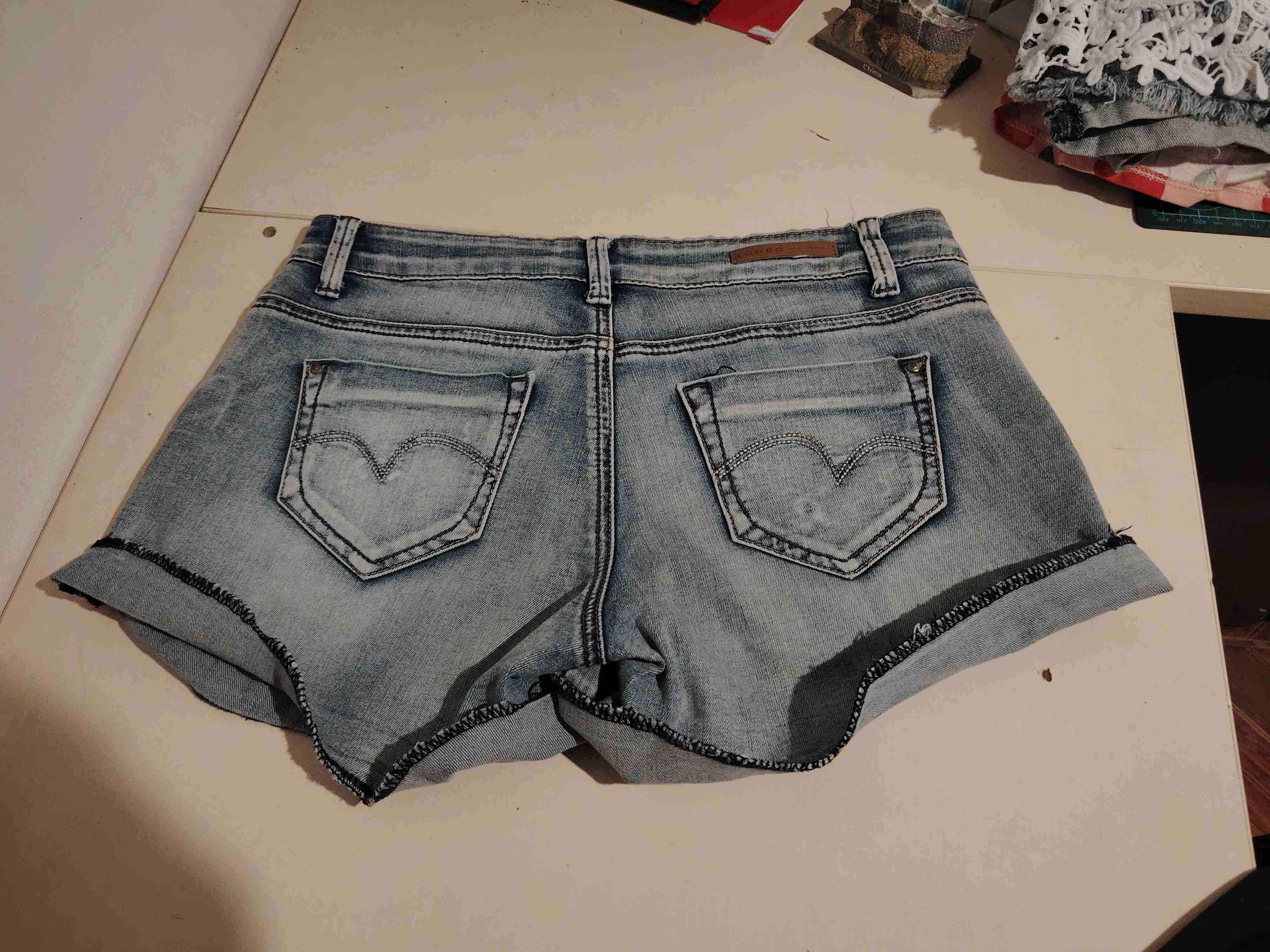 Shorts de mezclilla azul desgastado - miniatura 3