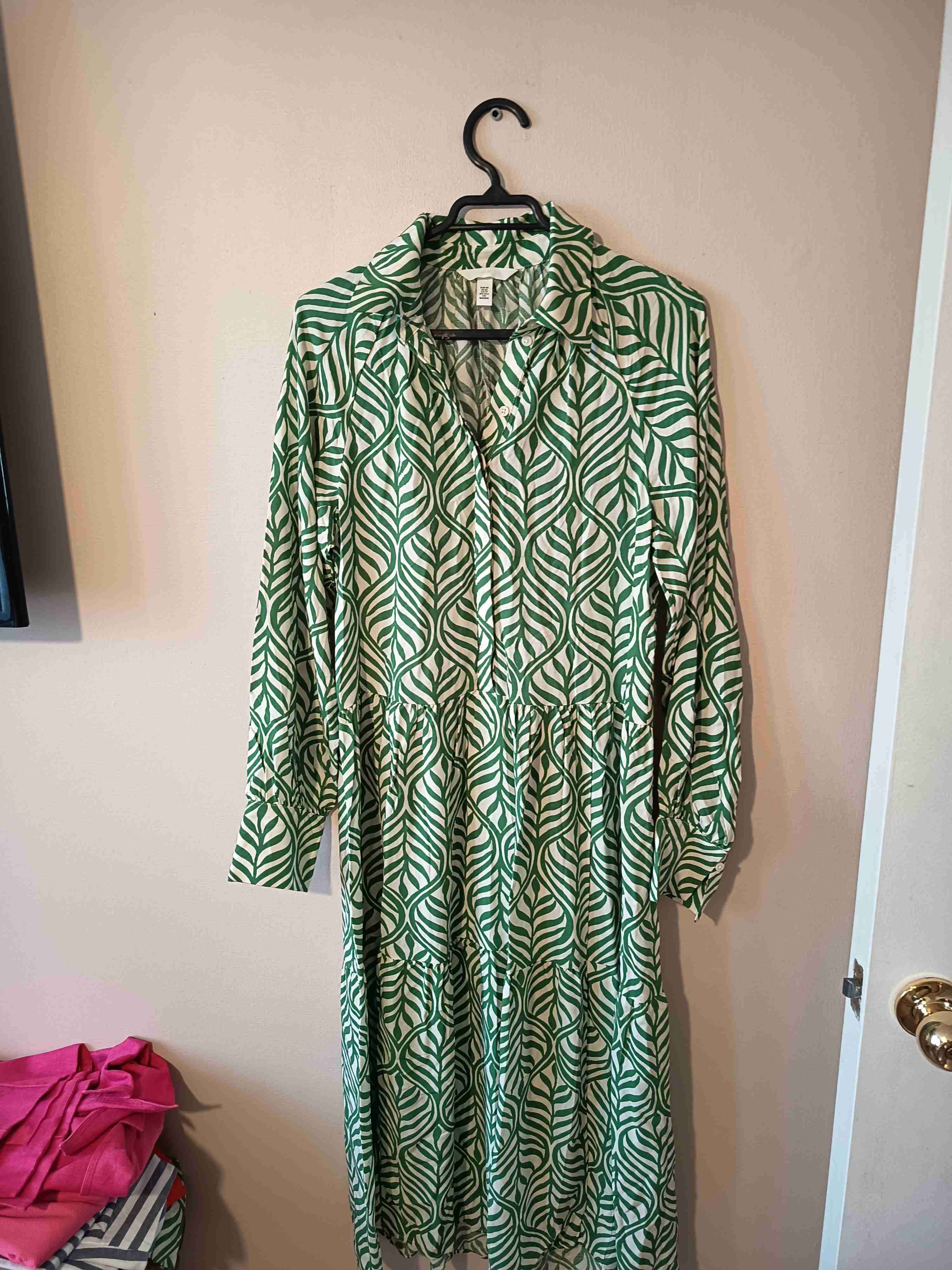 Vestido verde con estampado de hojas - miniatura 1