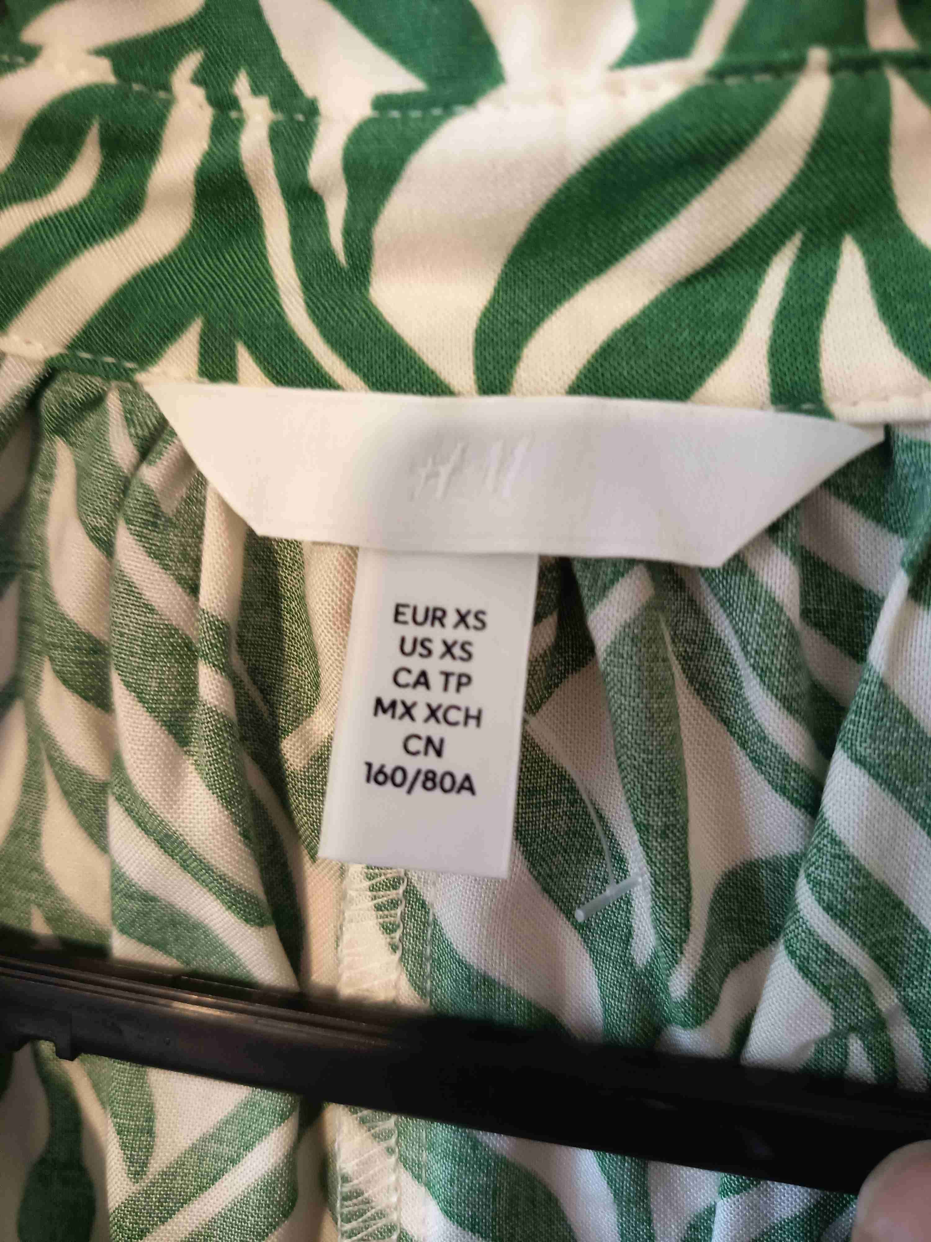 Vestido verde con estampado de hojas - miniatura 2