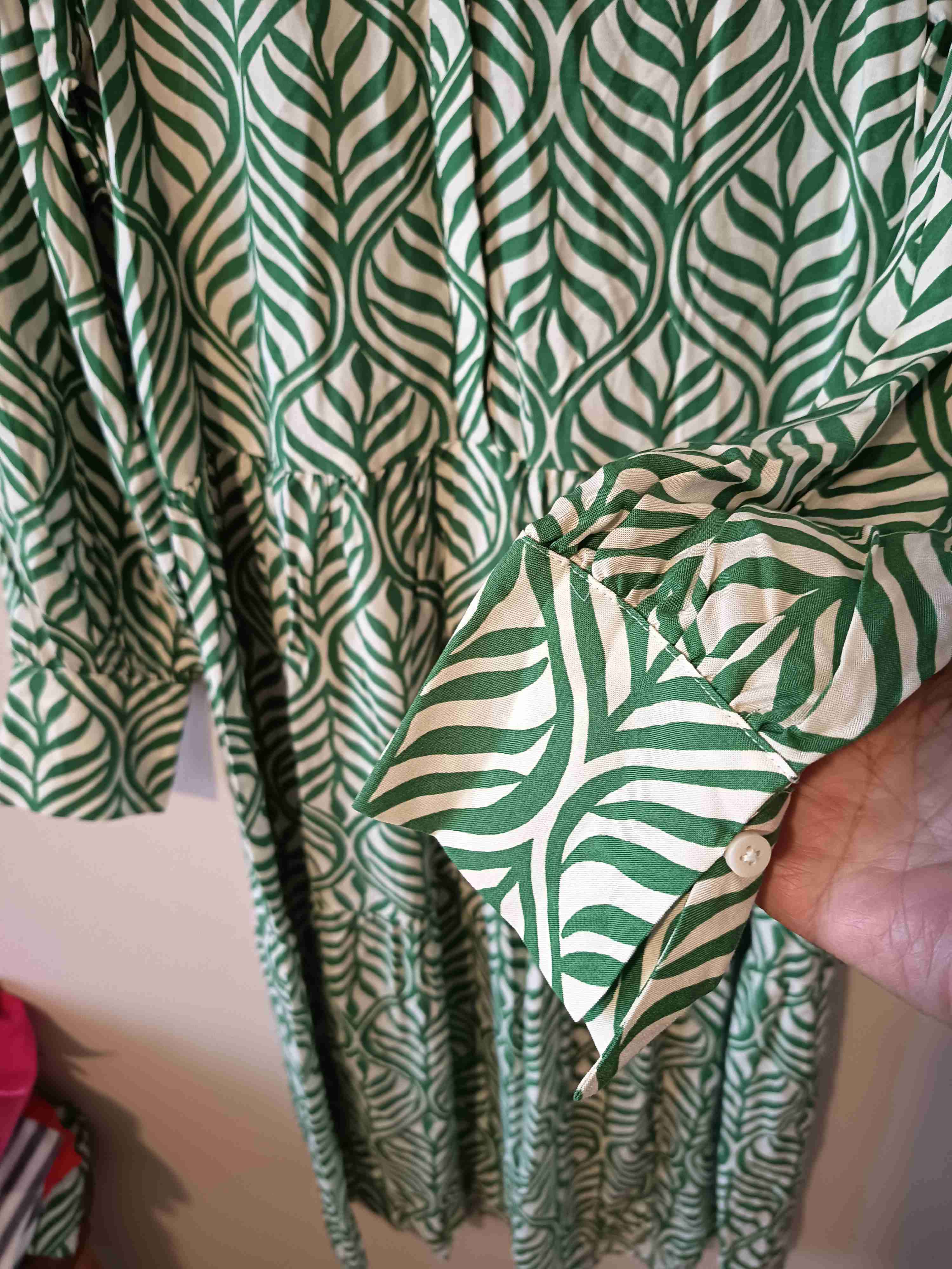 Vestido verde con estampado de hojas - miniatura 3