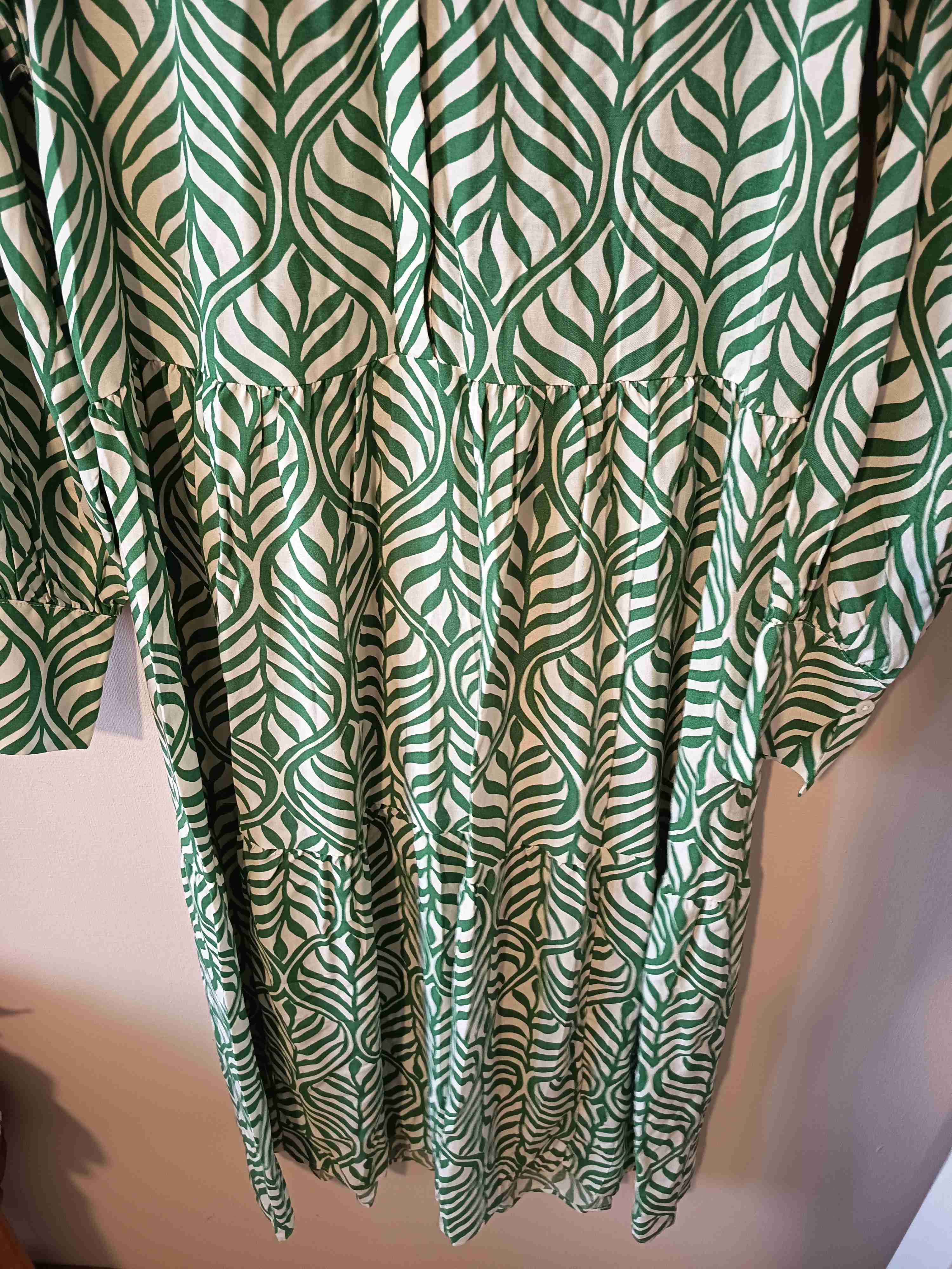 Vestido verde con estampado de hojas - miniatura 4