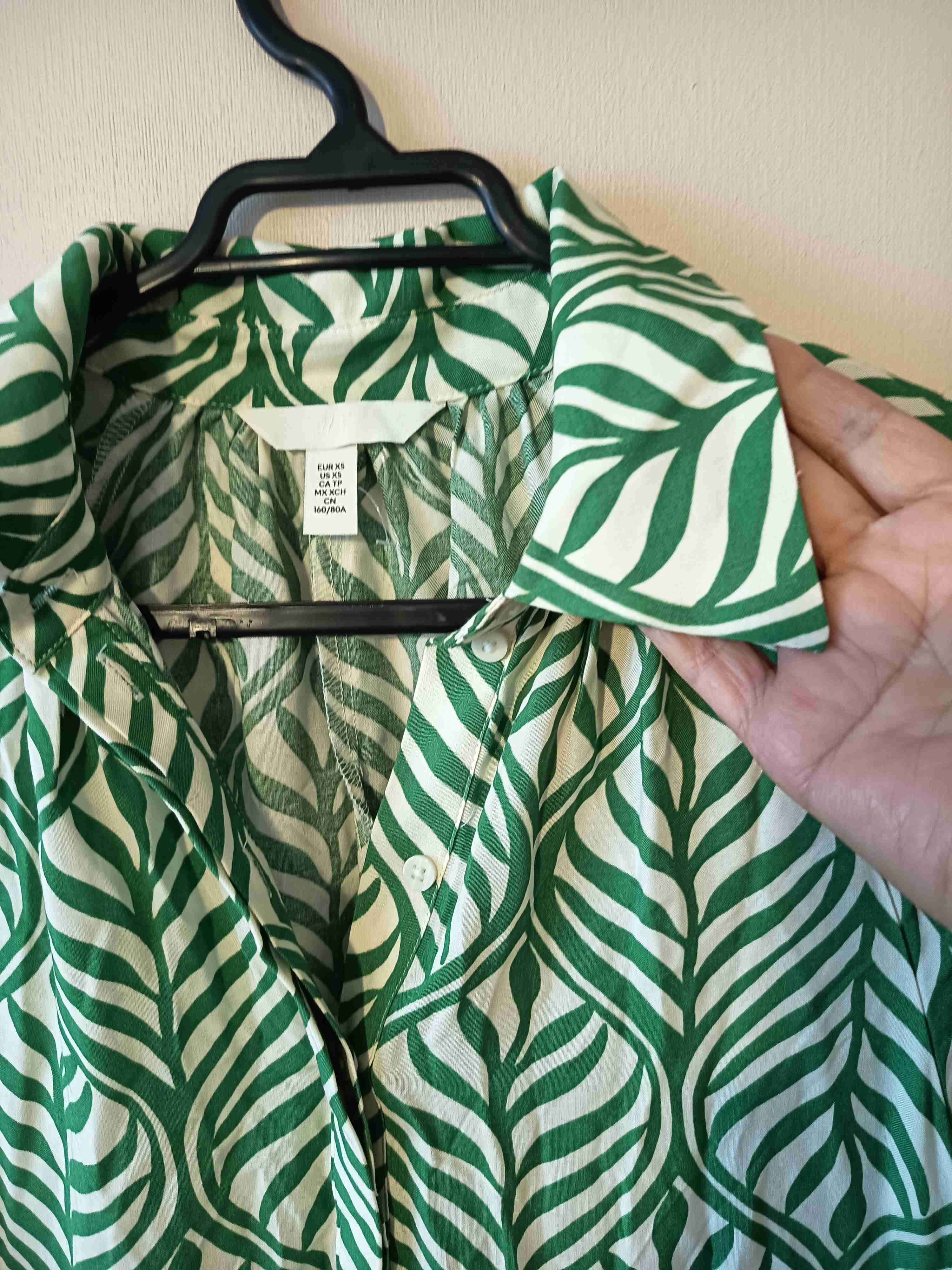 Vestido verde con estampado de hojas - miniatura 5