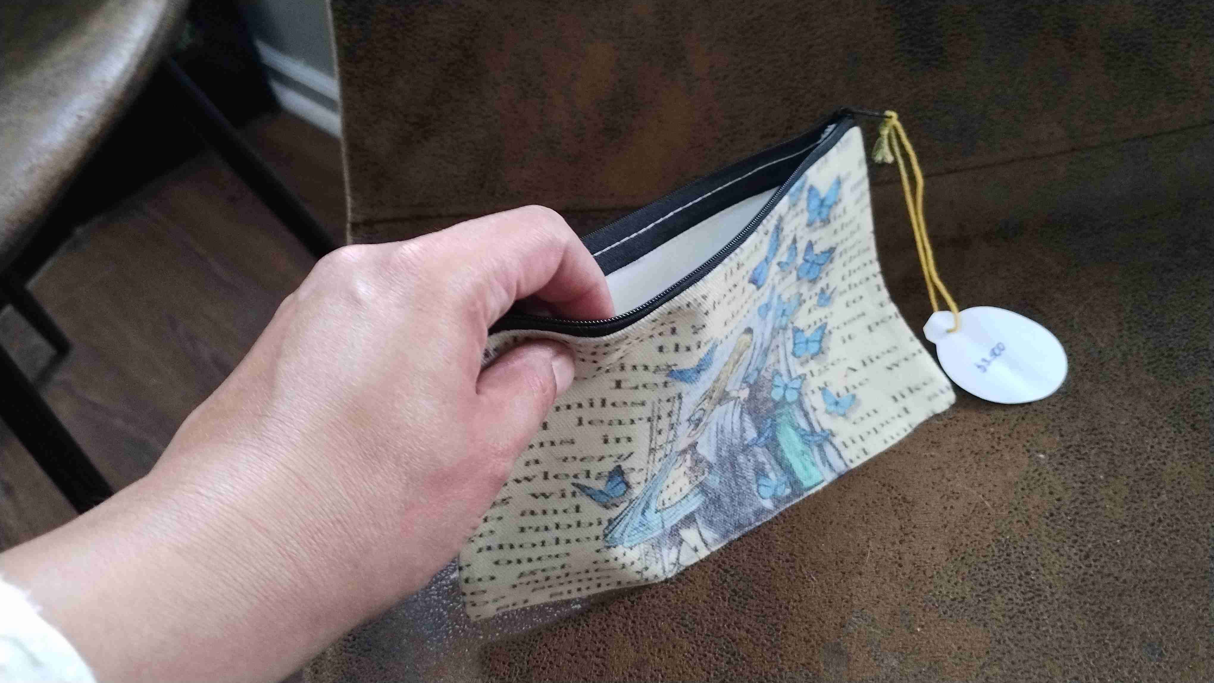 Estuche pequeño con diseño de Alicia - miniatura 2