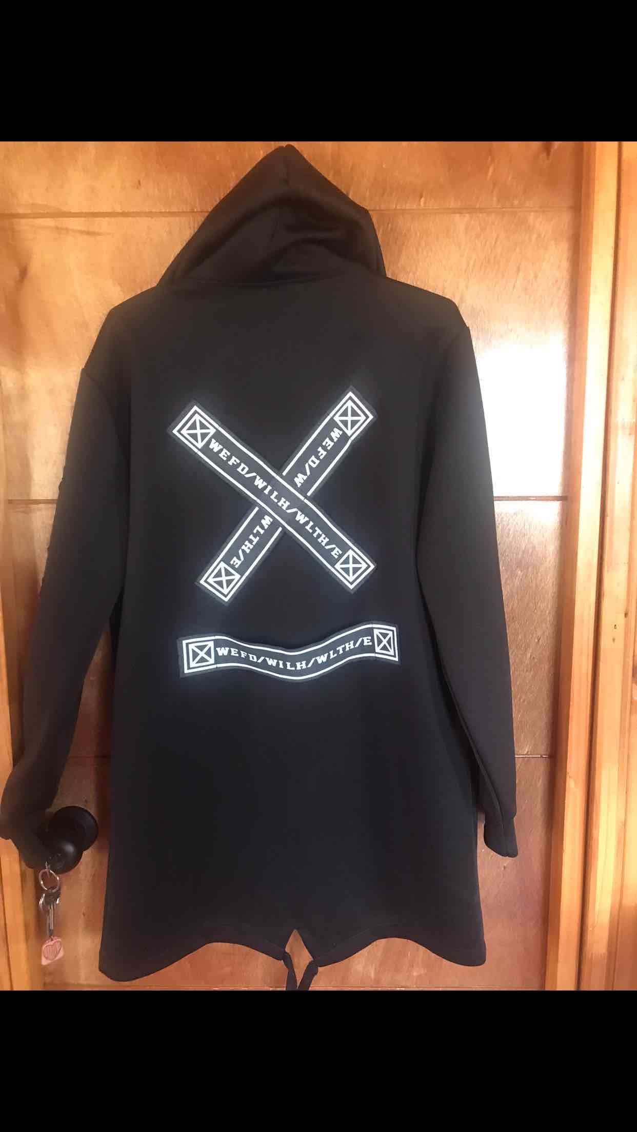 Polerón negro con capucha y cierre - miniatura 2