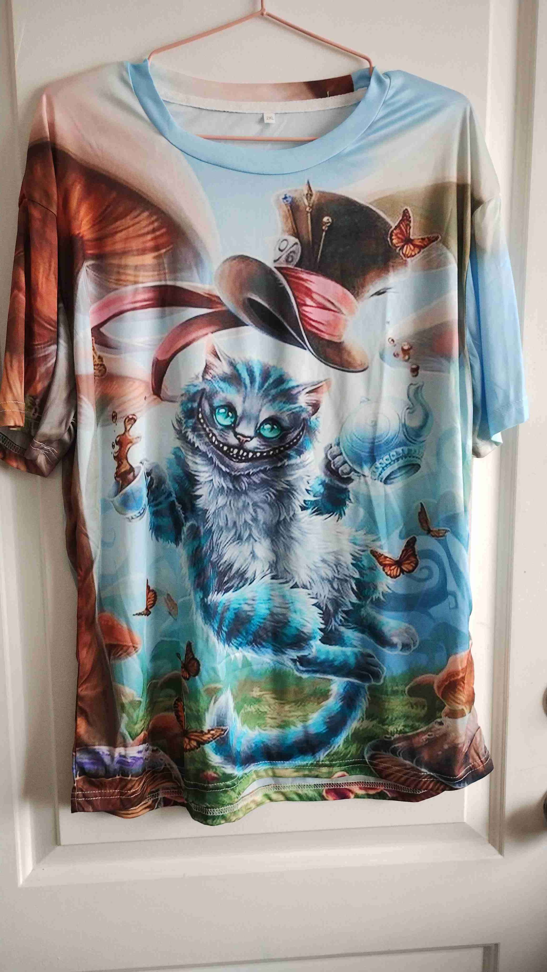 Polera con diseño de gato de cheshire