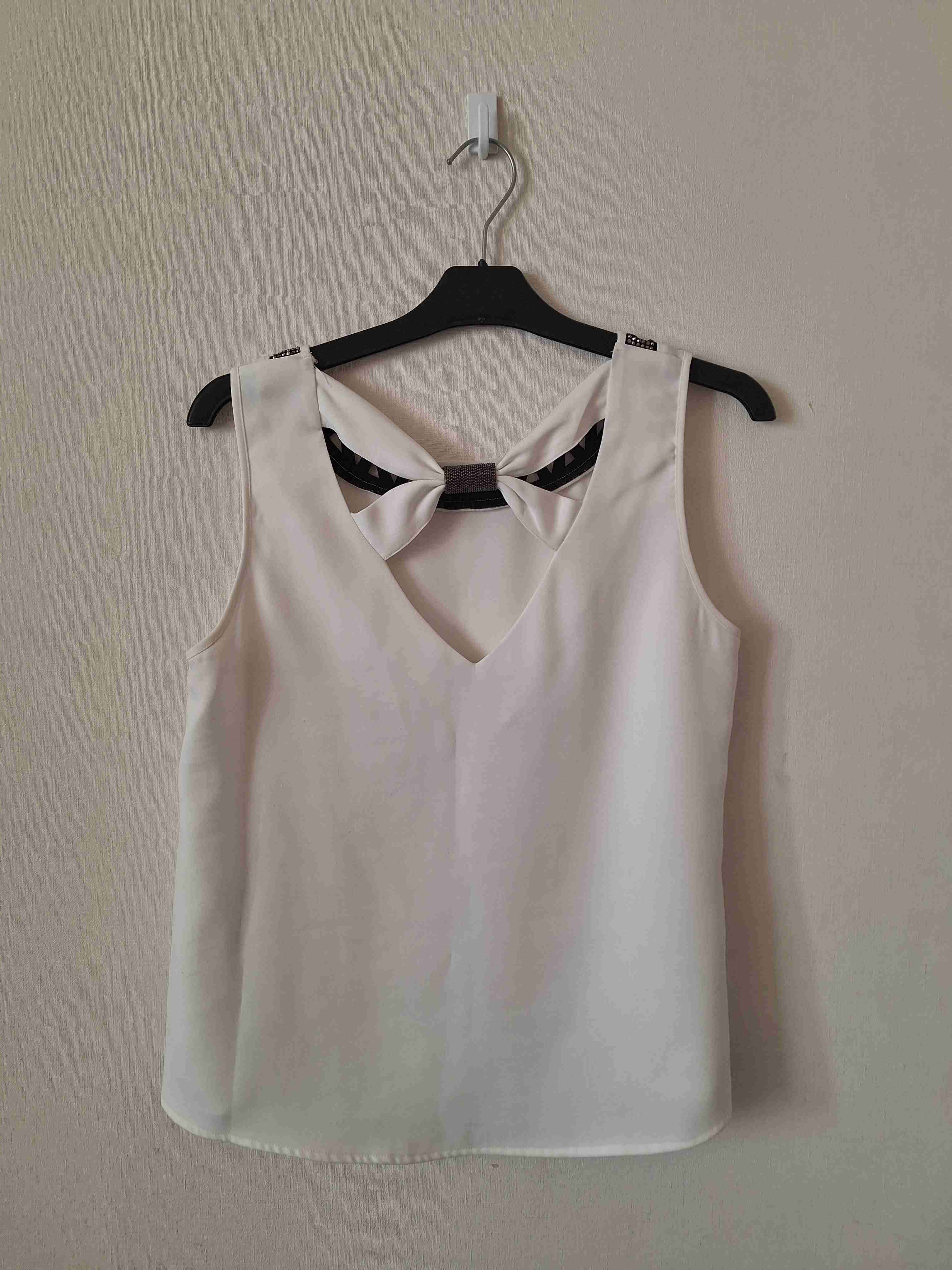 Blusa blanca sin mangas - miniatura 2