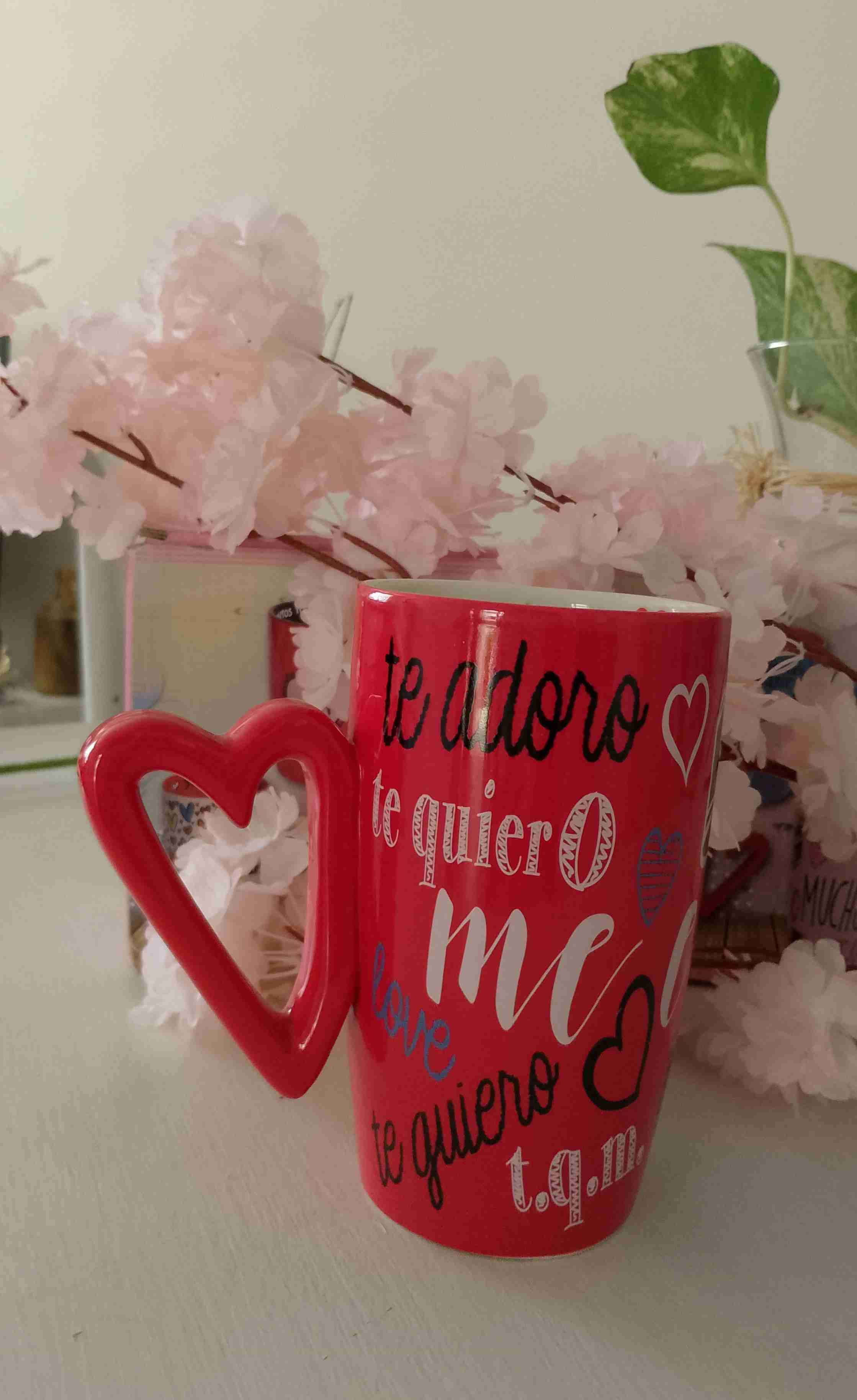 Tazón rojo con diseño de corazones - miniatura 2