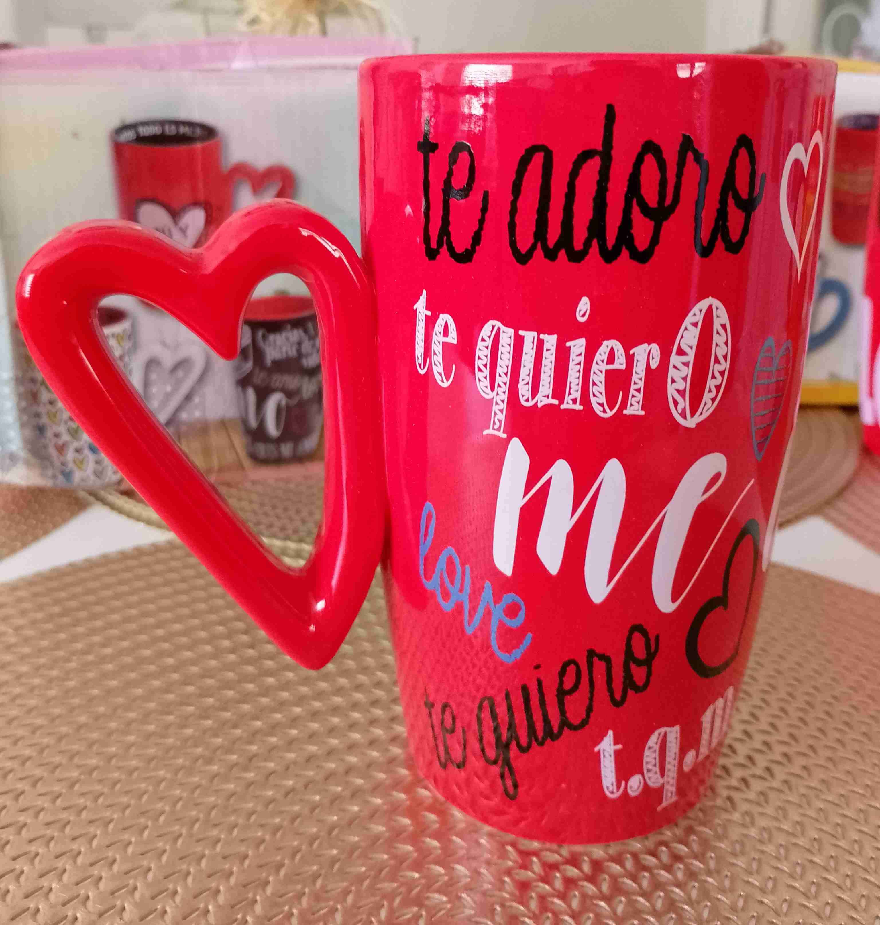 Tazón rojo con diseño de corazones - miniatura 6