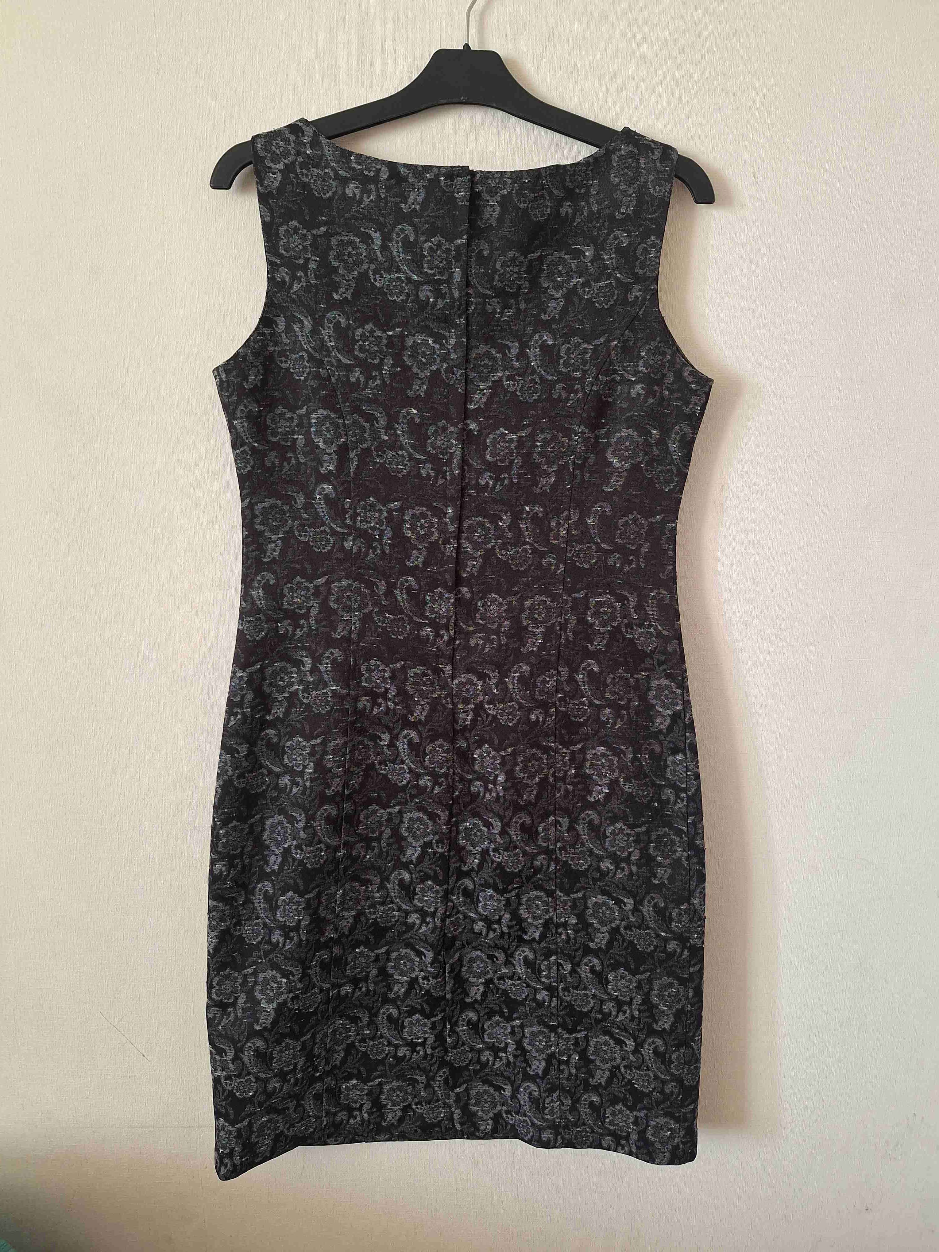 Vestido gris sin mangas - miniatura 2