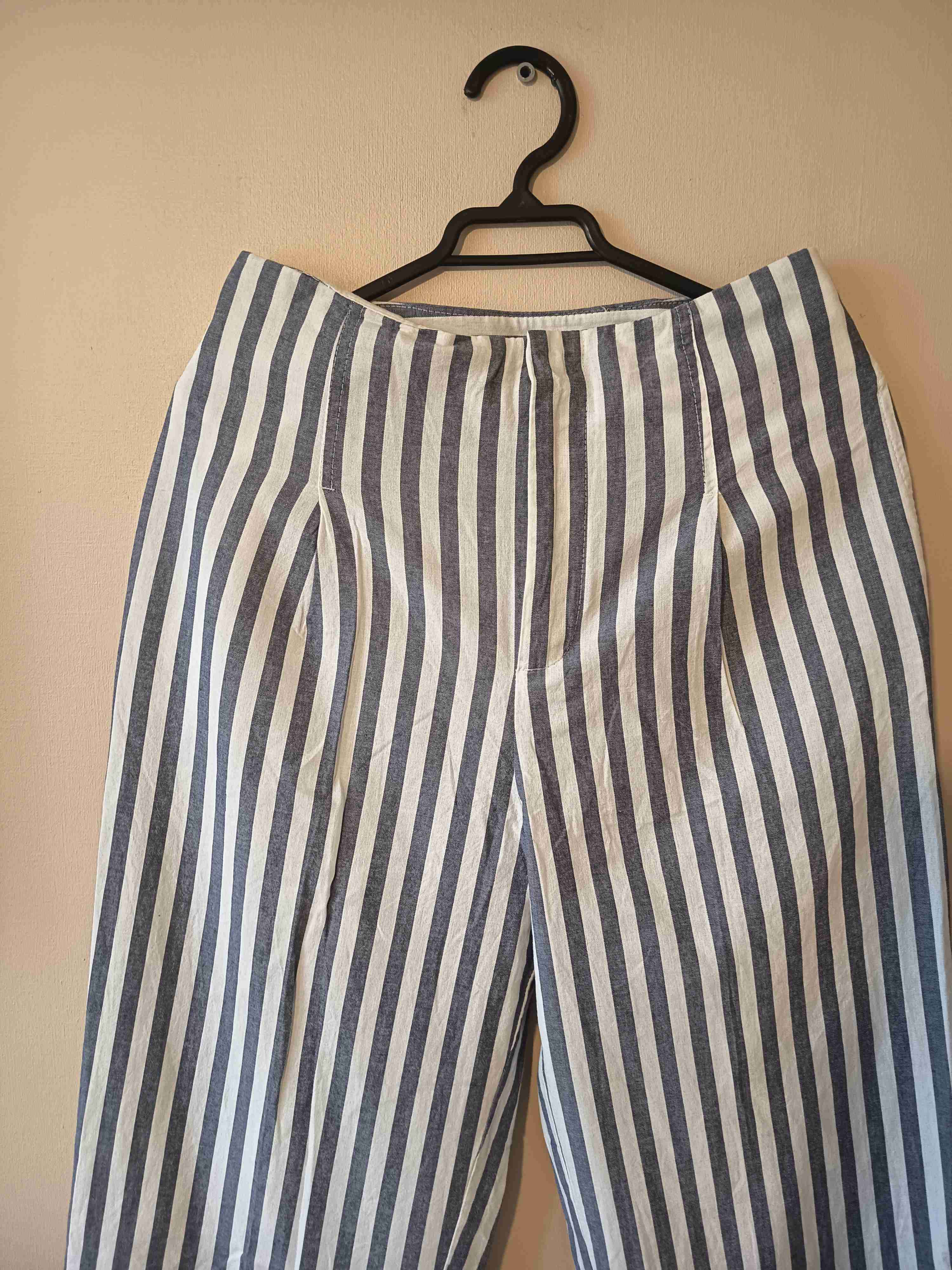 Pantalones a rayas blancos y azules - miniatura 2