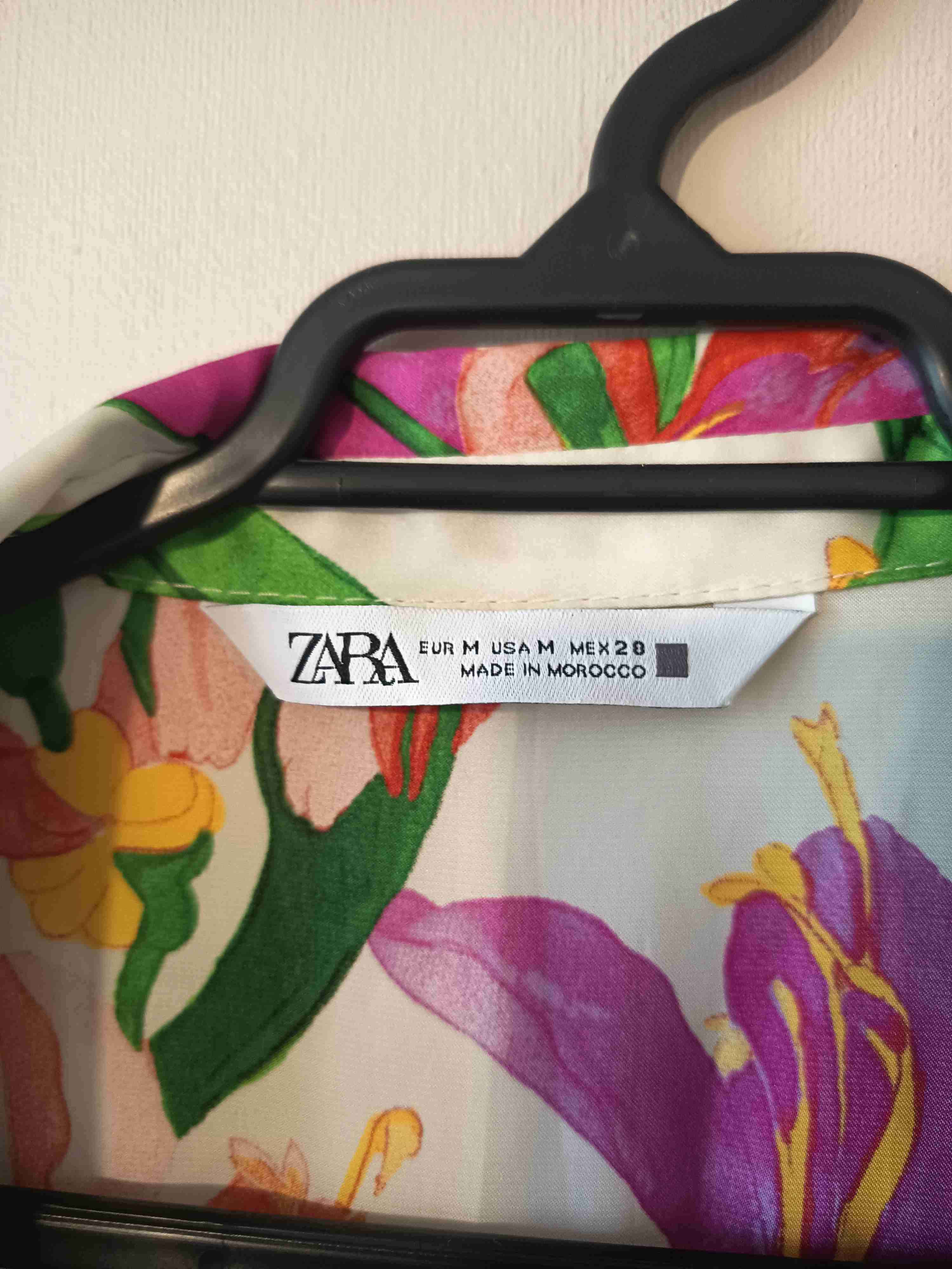 Blusa floral colorida - miniatura 2