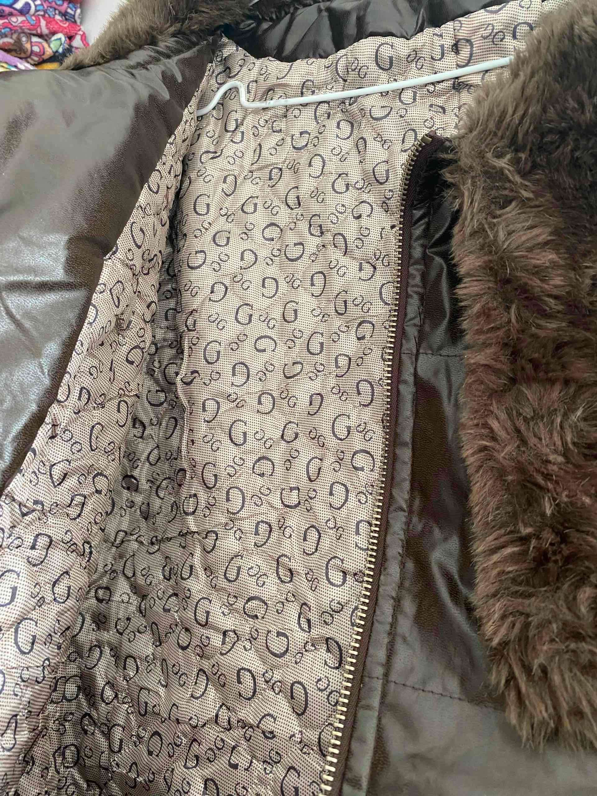 Abrigo marrón con cuello de pelo - miniatura 2