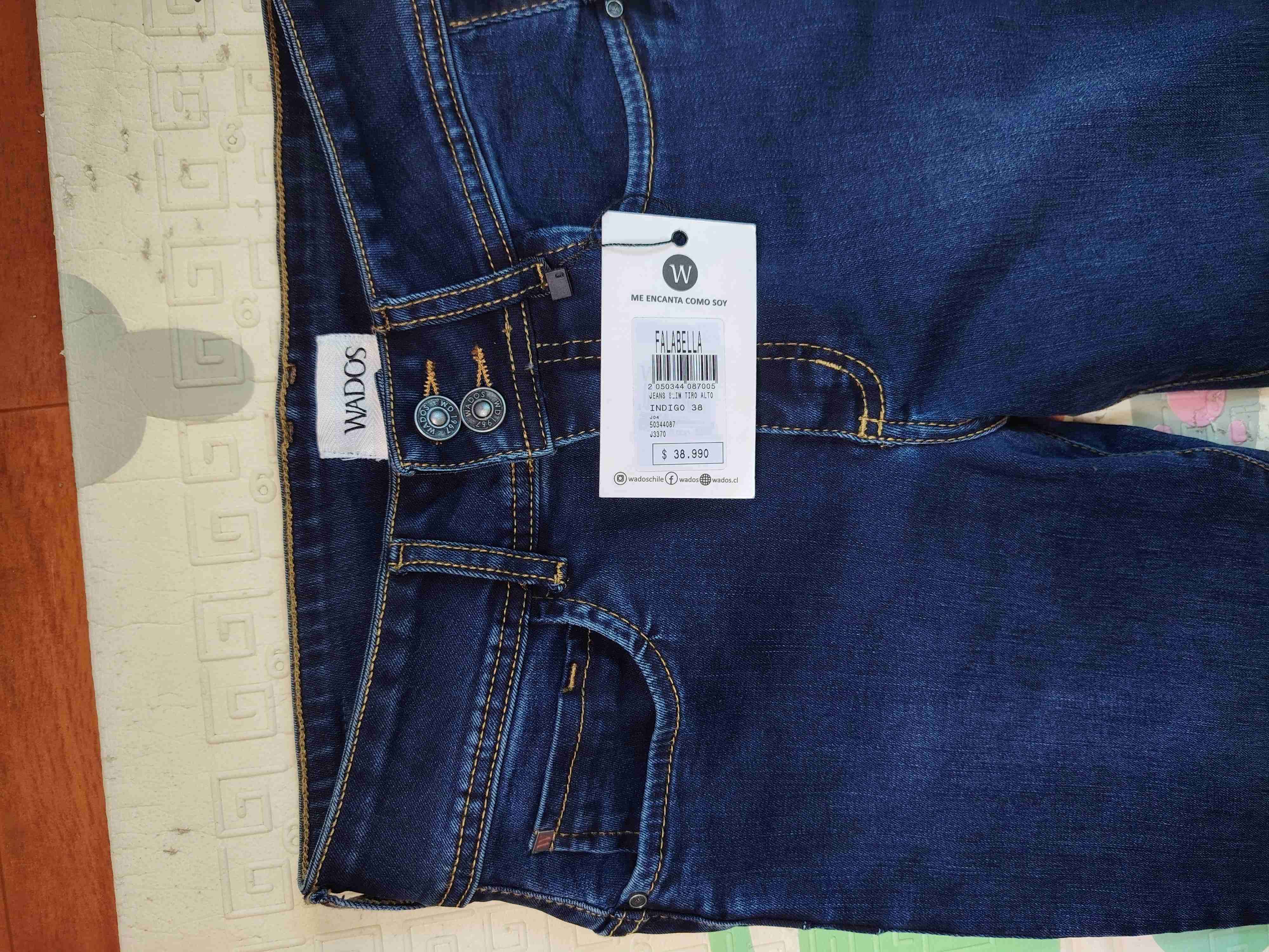 Jeans azul oscuro con etiqueta - miniatura 2