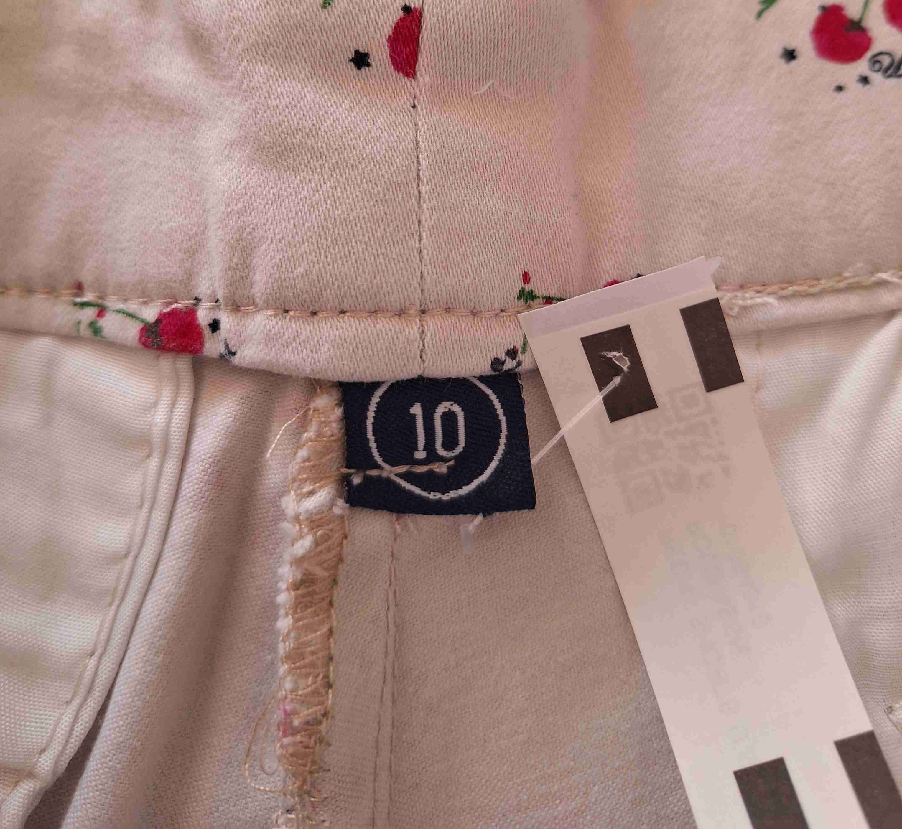 Shorts beige con cerezas - miniatura 3